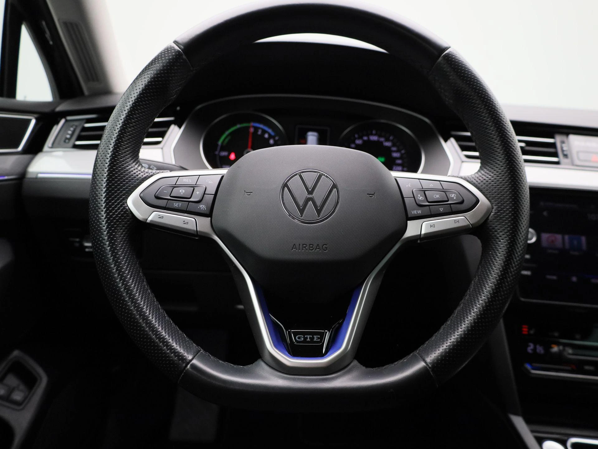 Volkswagen-Passat-image-6