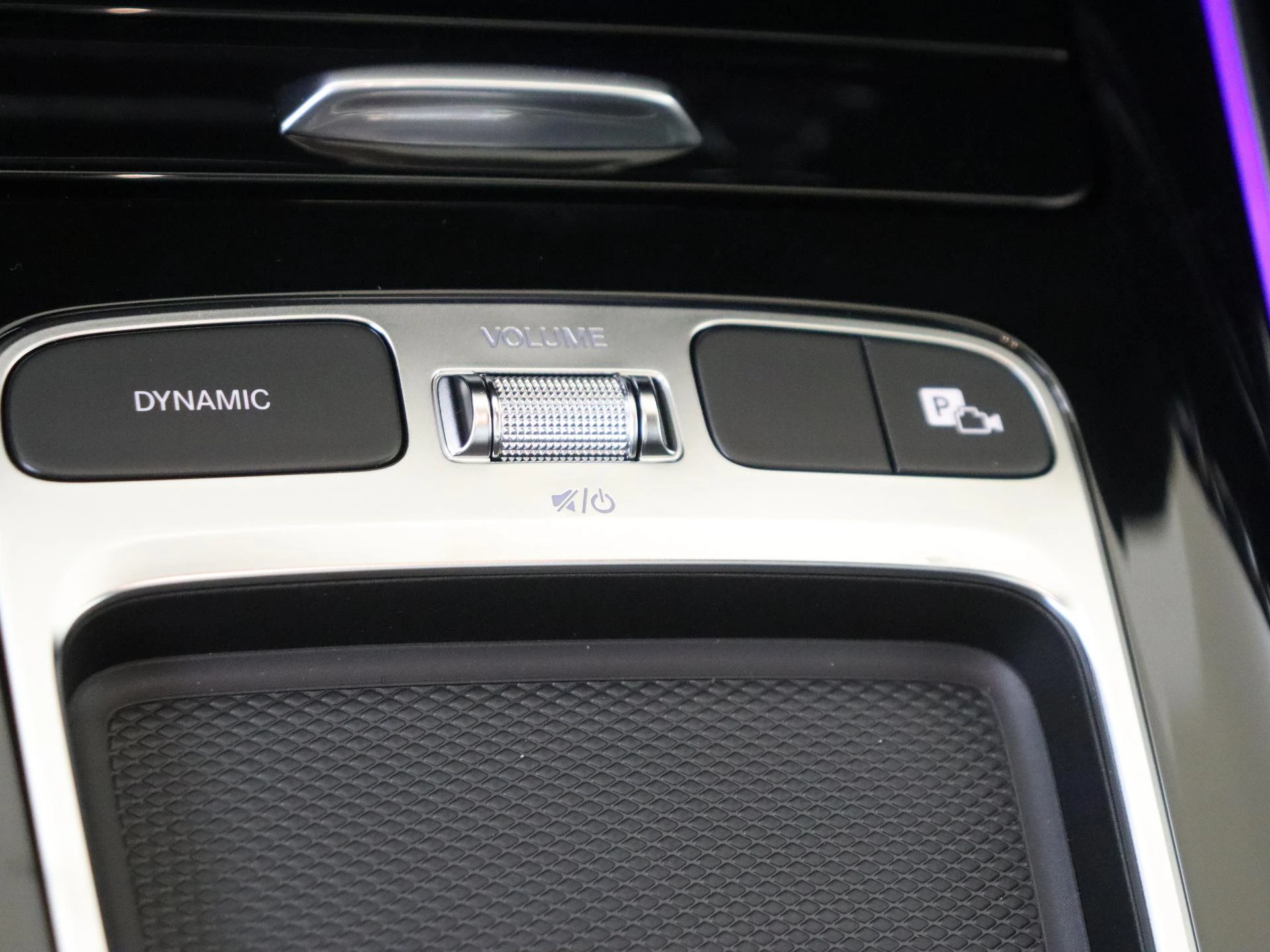 Mercedes-Benz-GLA-image-22