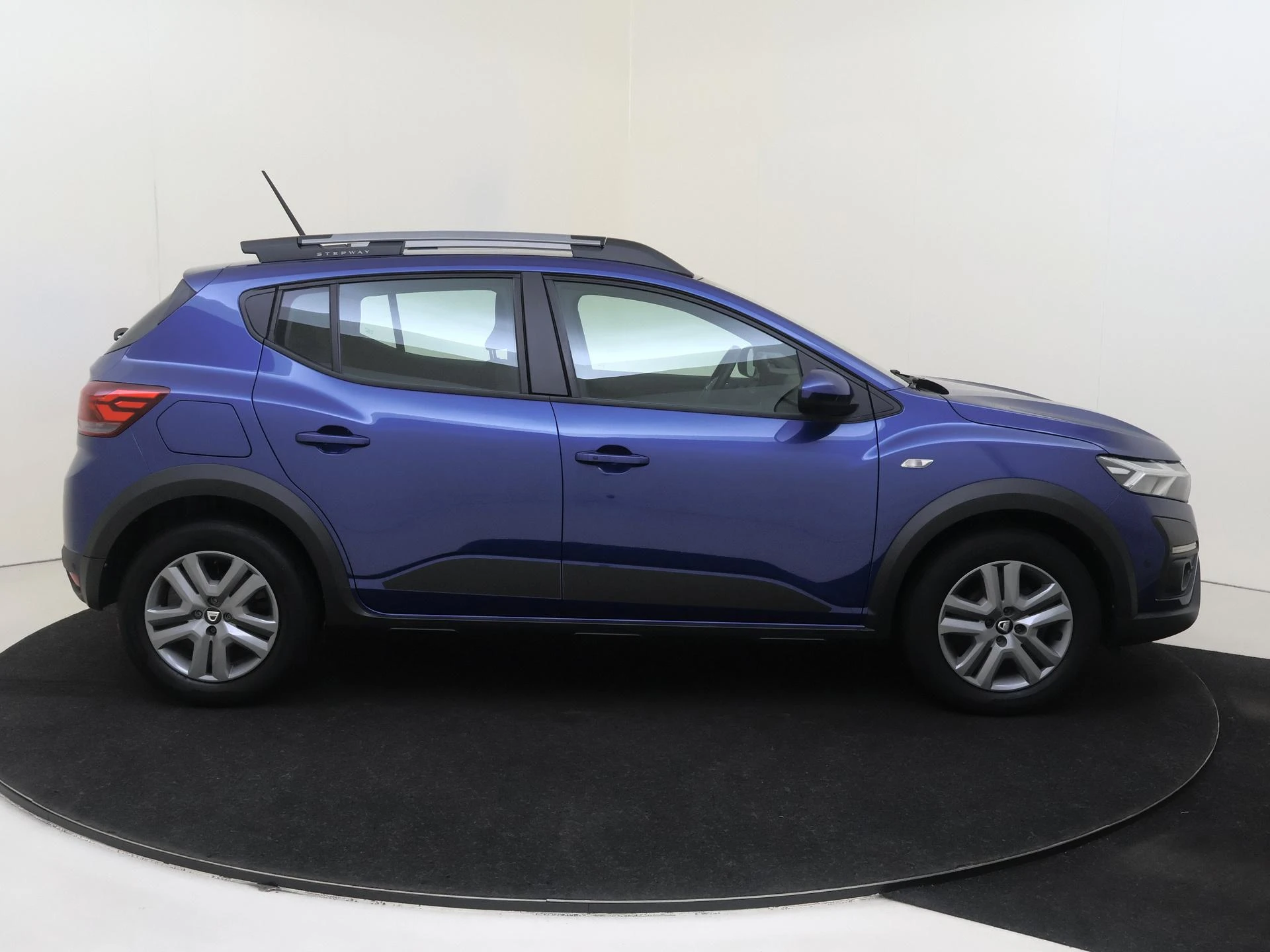 Dacia-Sandero Stepway-image-8