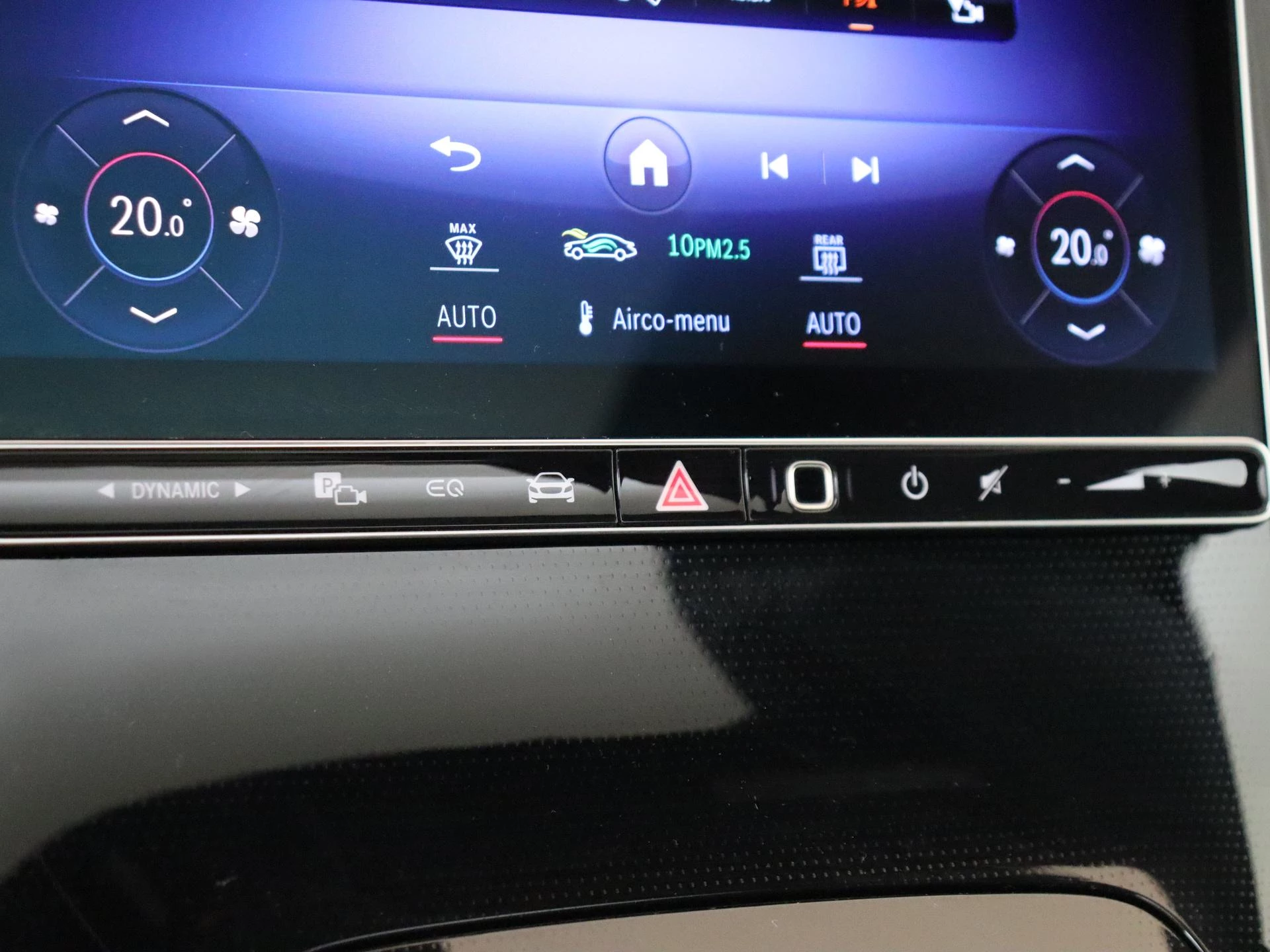 Mercedes-Benz-EQE-image-19