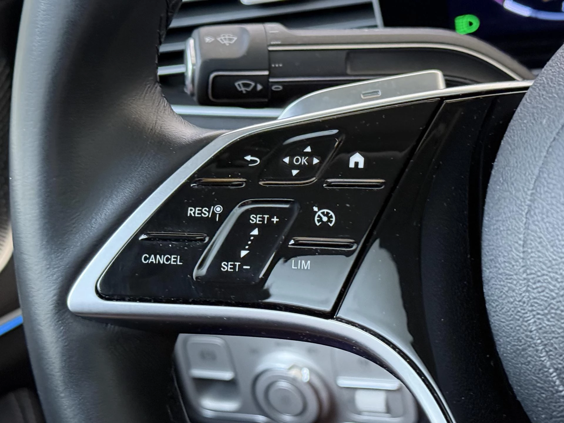 Mercedes-Benz-GLE-image-14