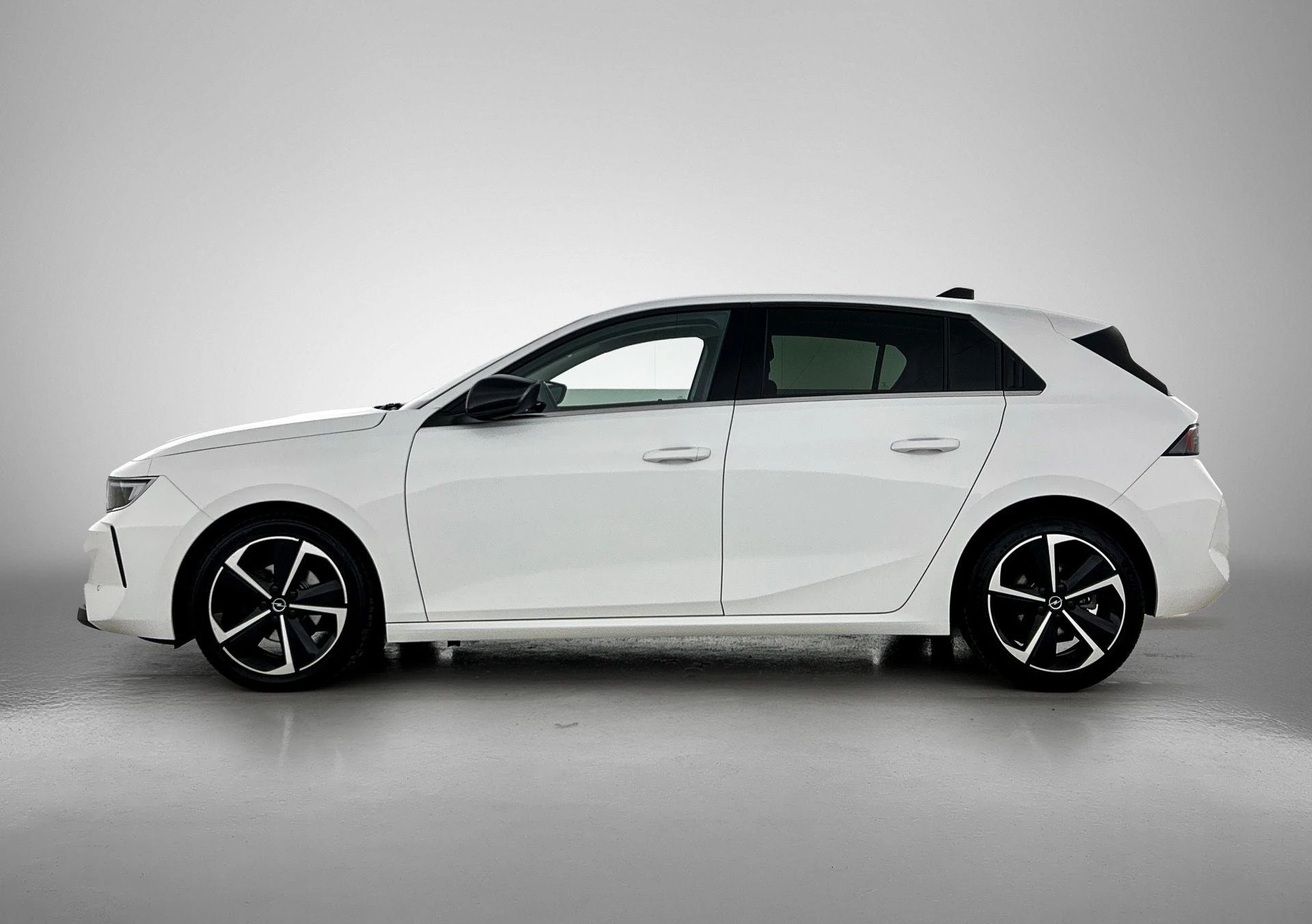 Opel-Astra-image-1