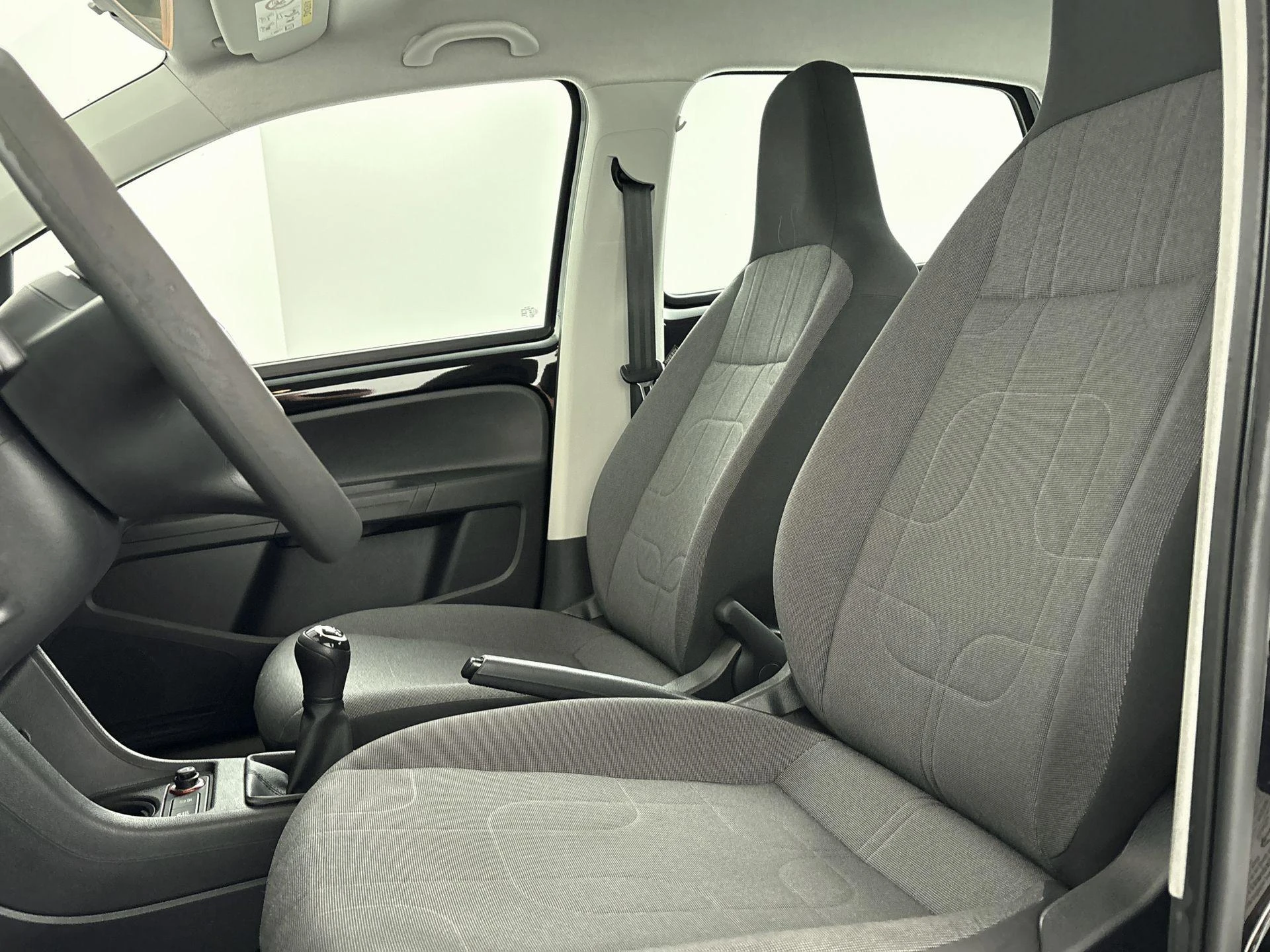 Volkswagen-up!-image-12