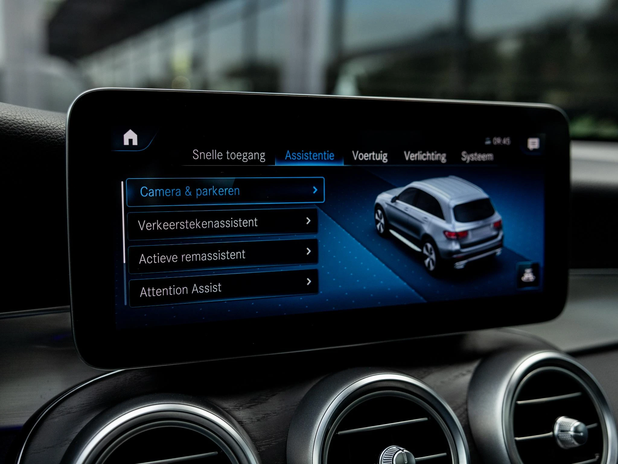 Mercedes-Benz-GLC-image-21