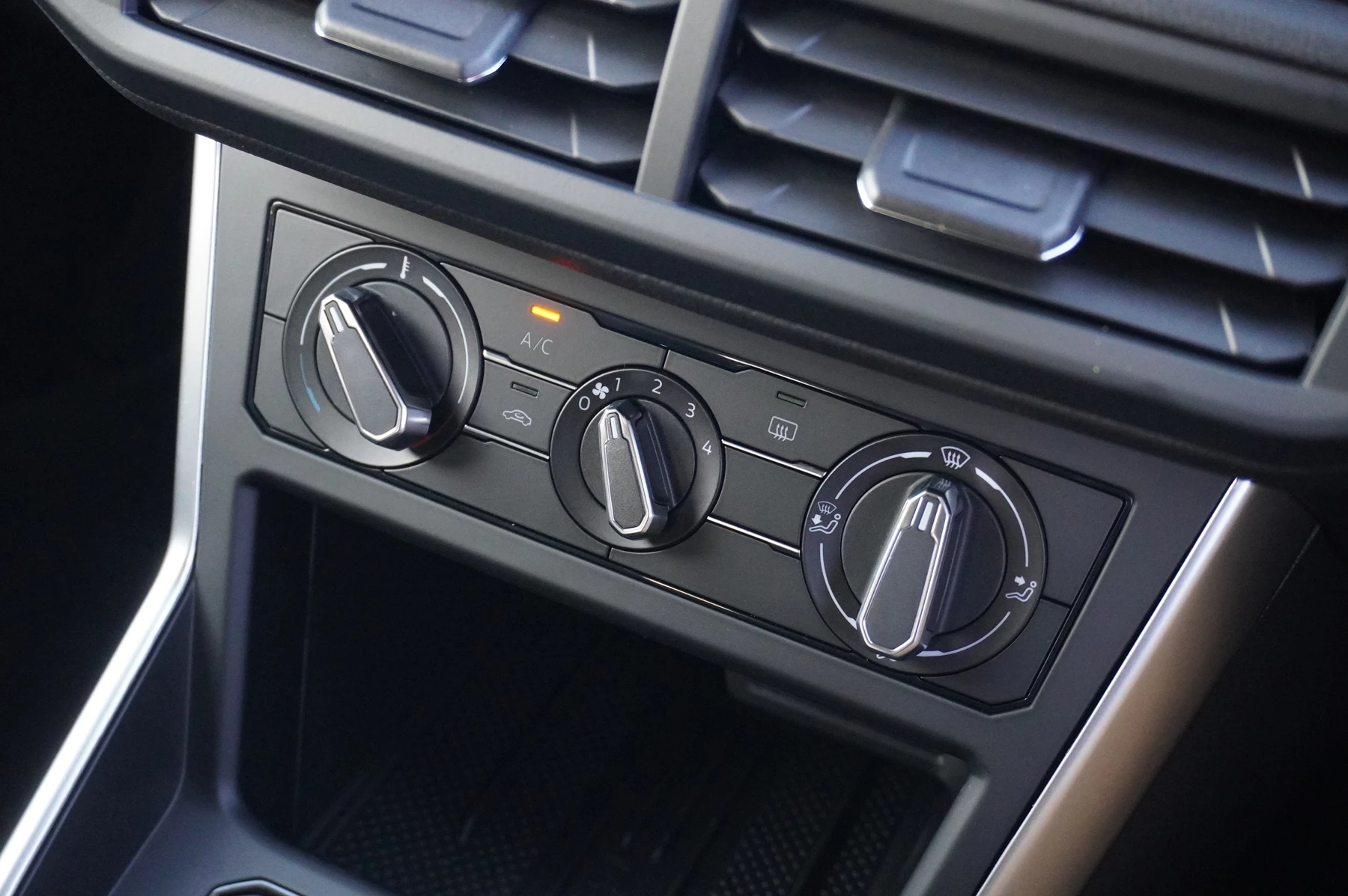 Volkswagen-Polo-image-16