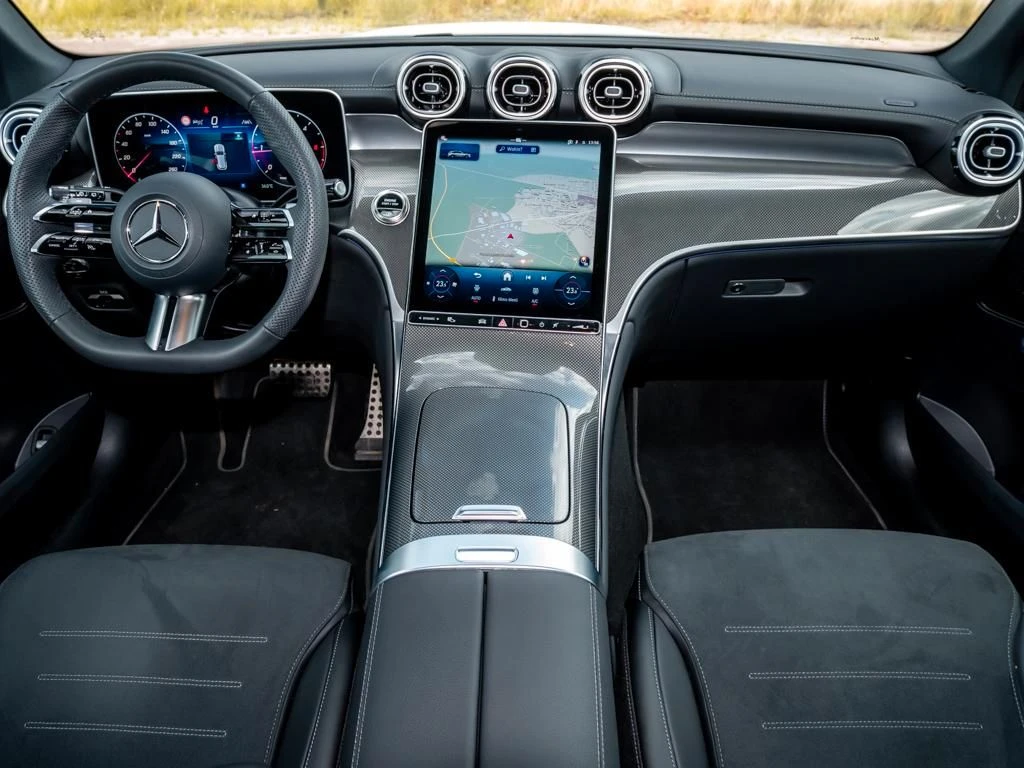 Mercedes-Benz-GLC 300 d-image-13