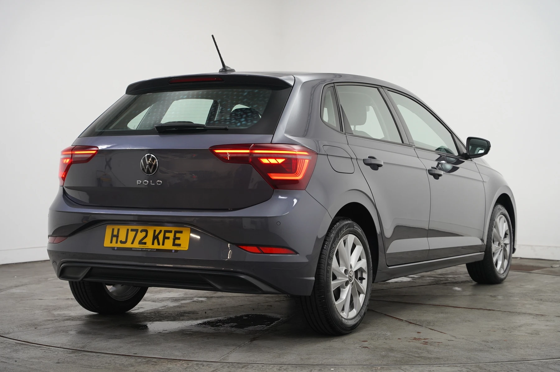 Volkswagen-Polo-image-15