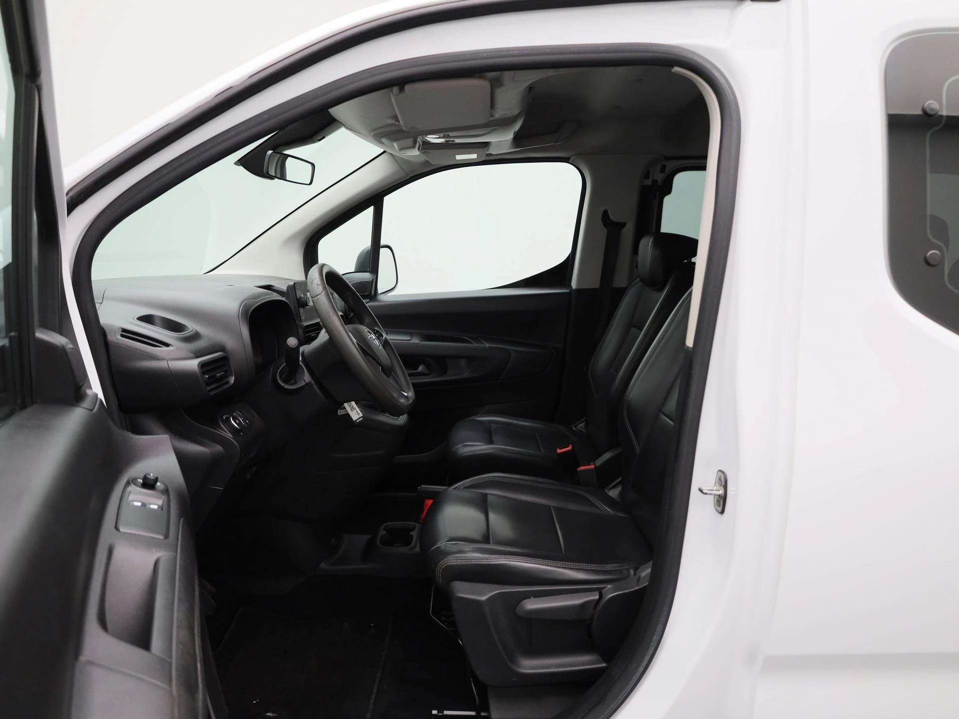 Opel-Combo Life-image-6