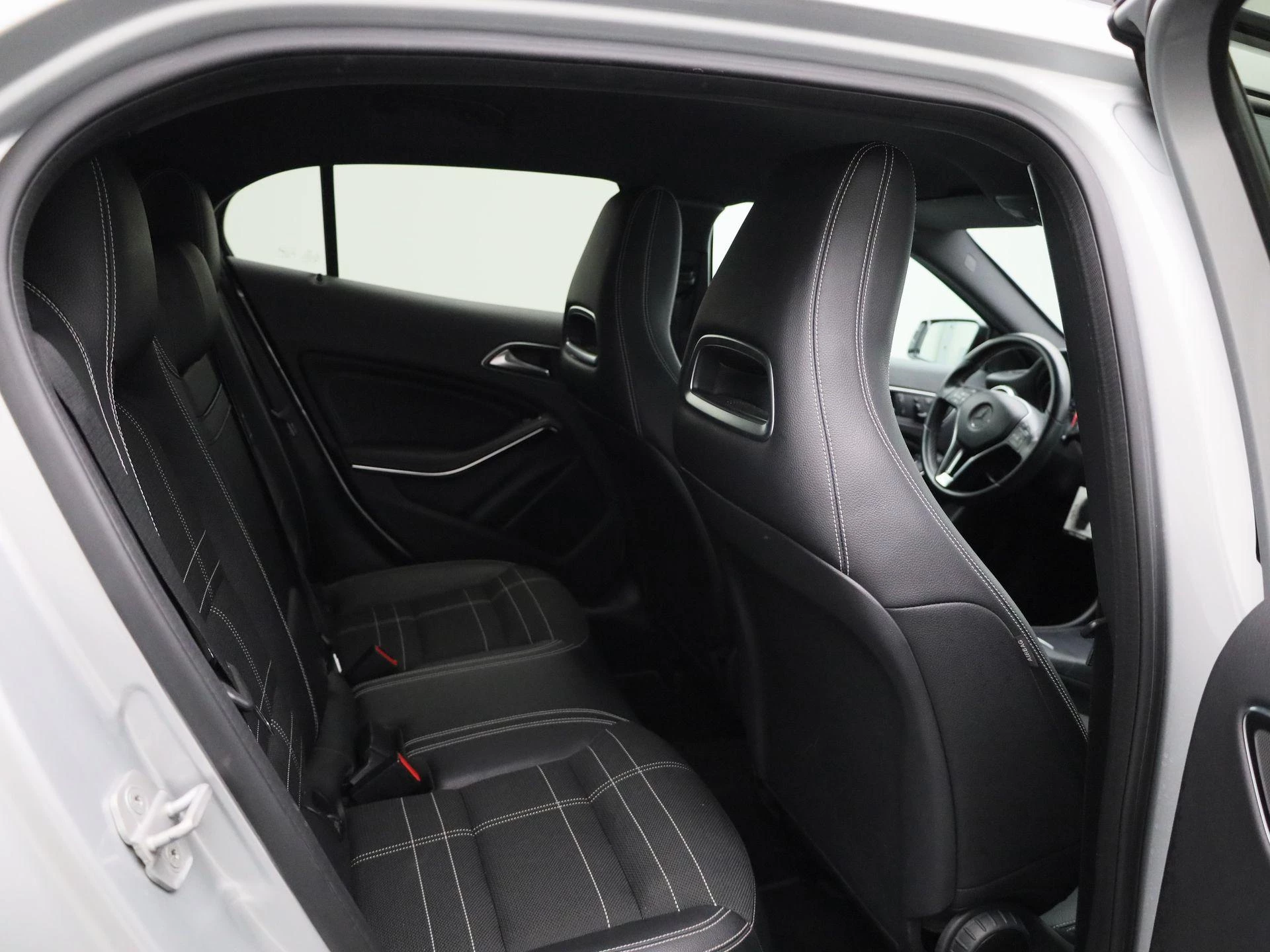 Mercedes-Benz-GLA-image-37