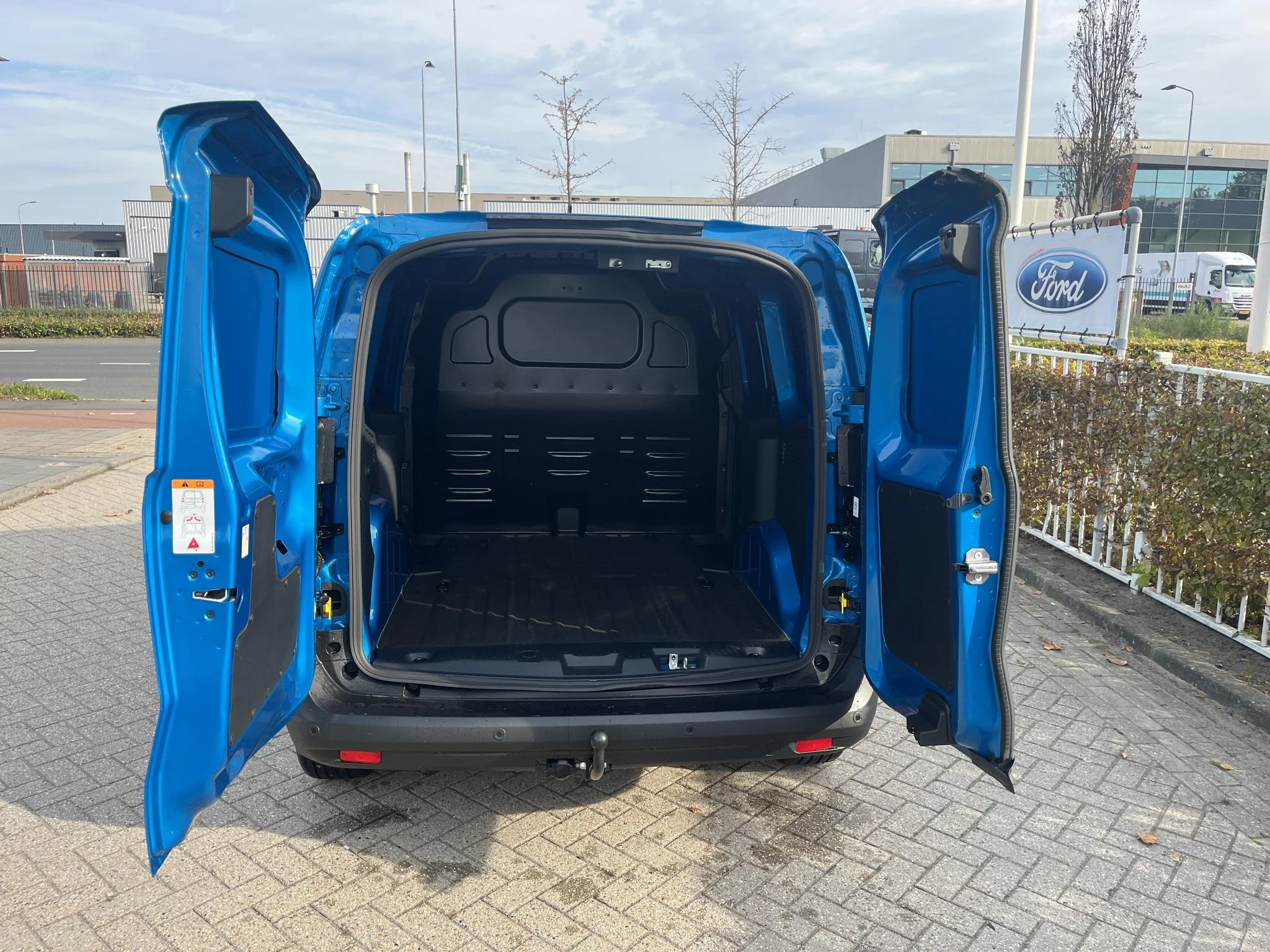 Ford-E-Transit-image-11