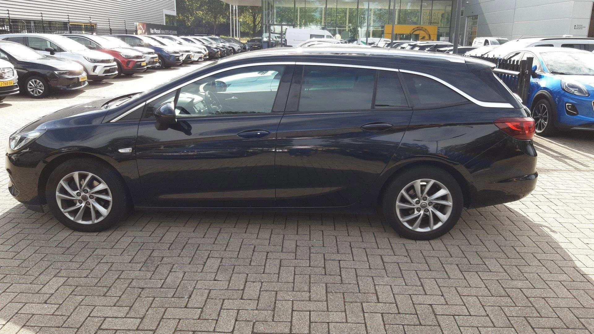 Opel Astra Sports Tourer 1.2 Business Elegance