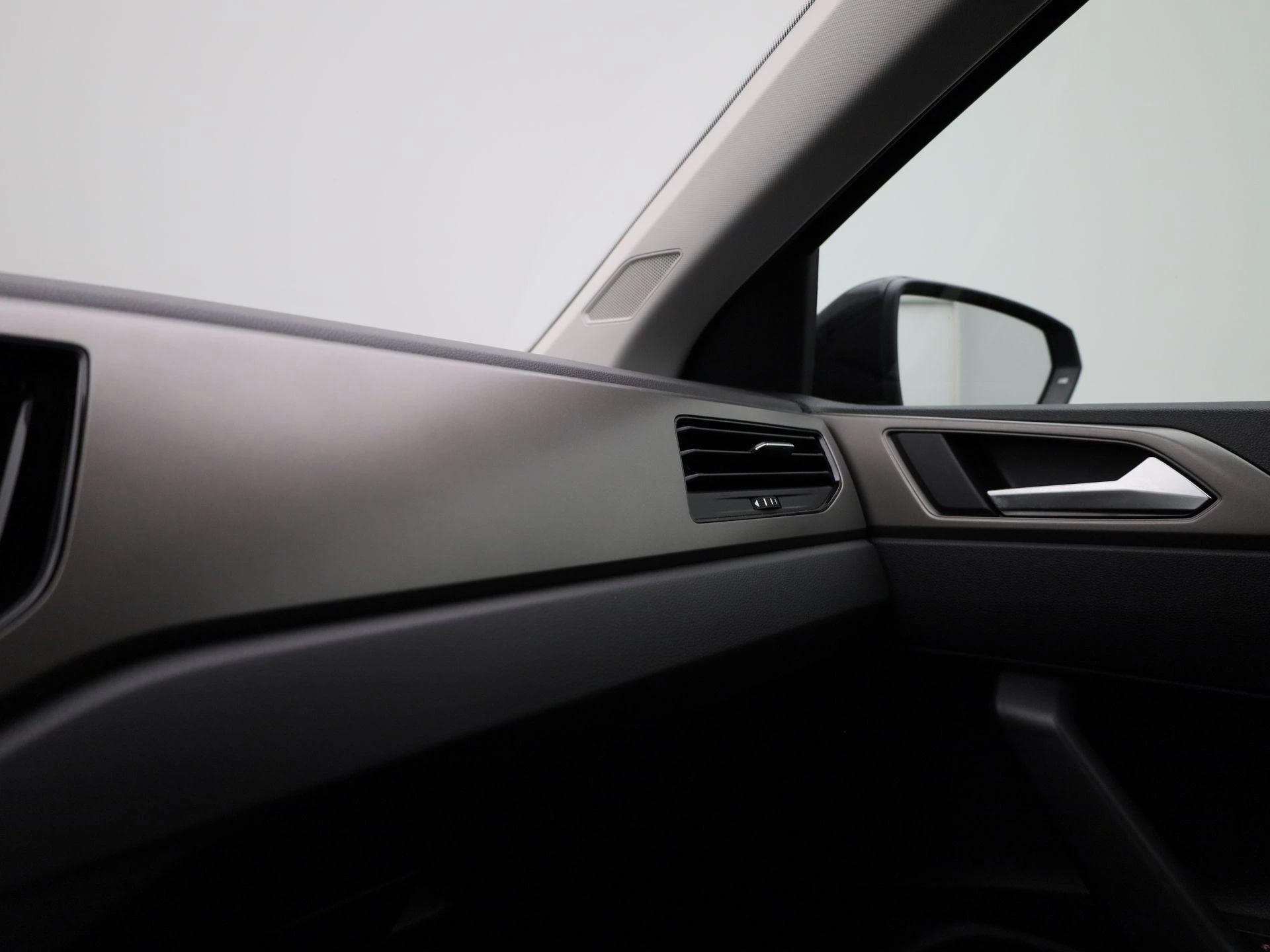 Volkswagen-Polo-image-27