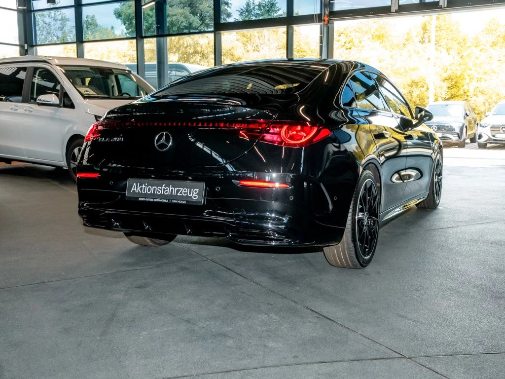 Mercedes-Benz-CLA 200-image-4