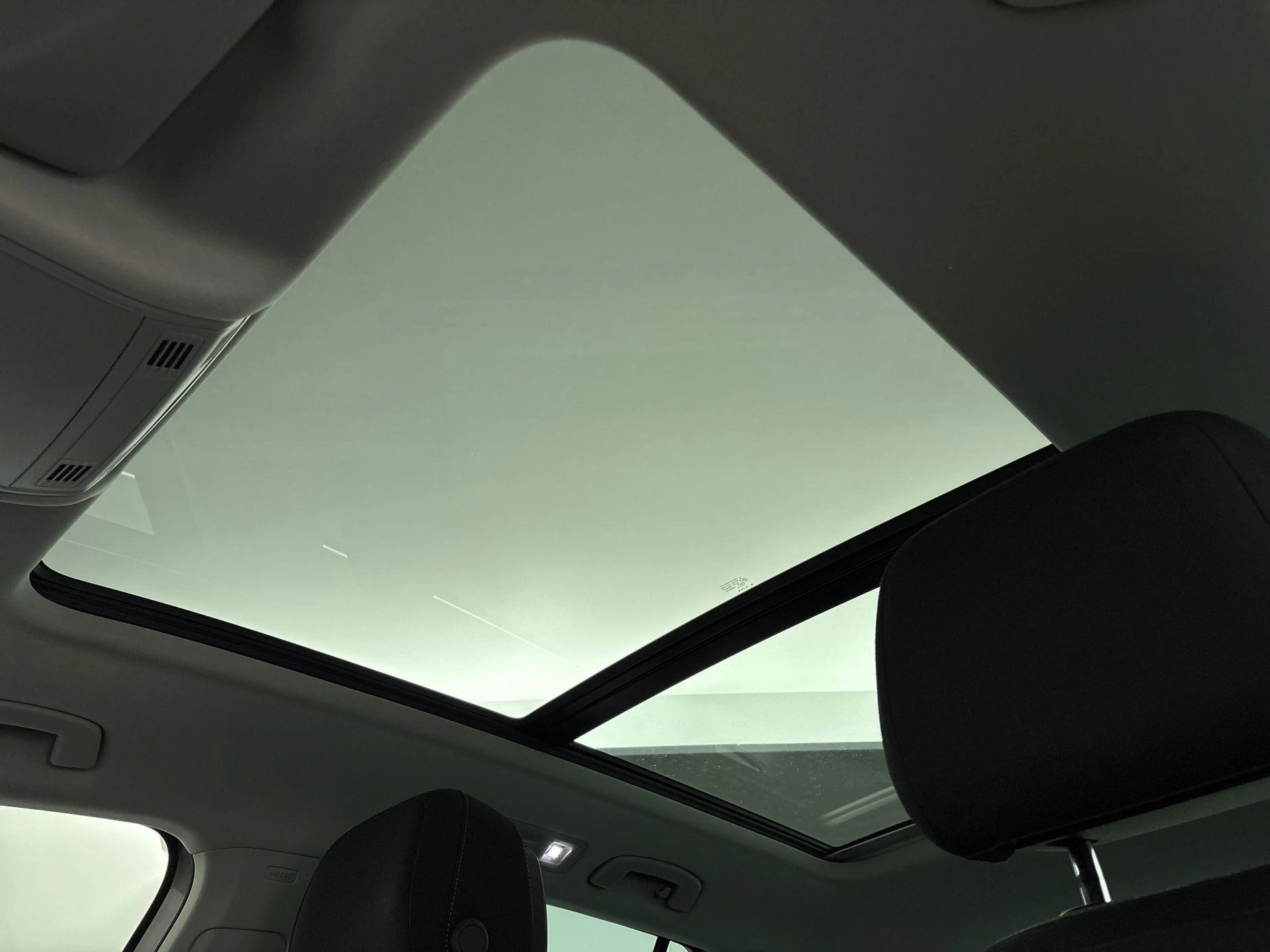 Volkswagen-Tiguan-image-13