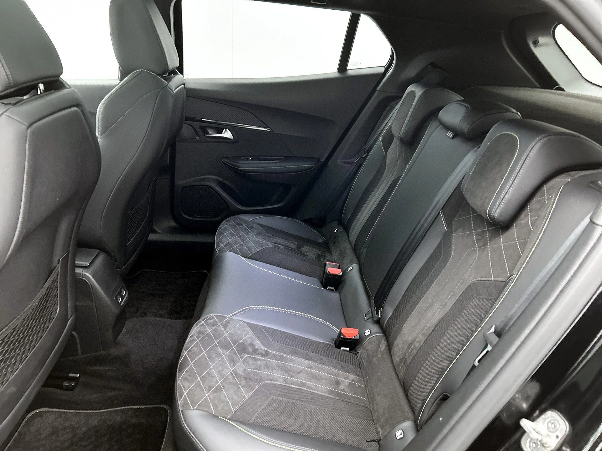 Peugeot-e-2008-image-30