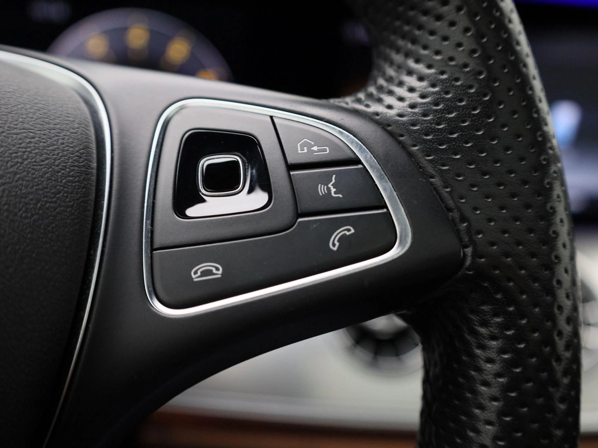 Mercedes-Benz-E-Klasse-image-14
