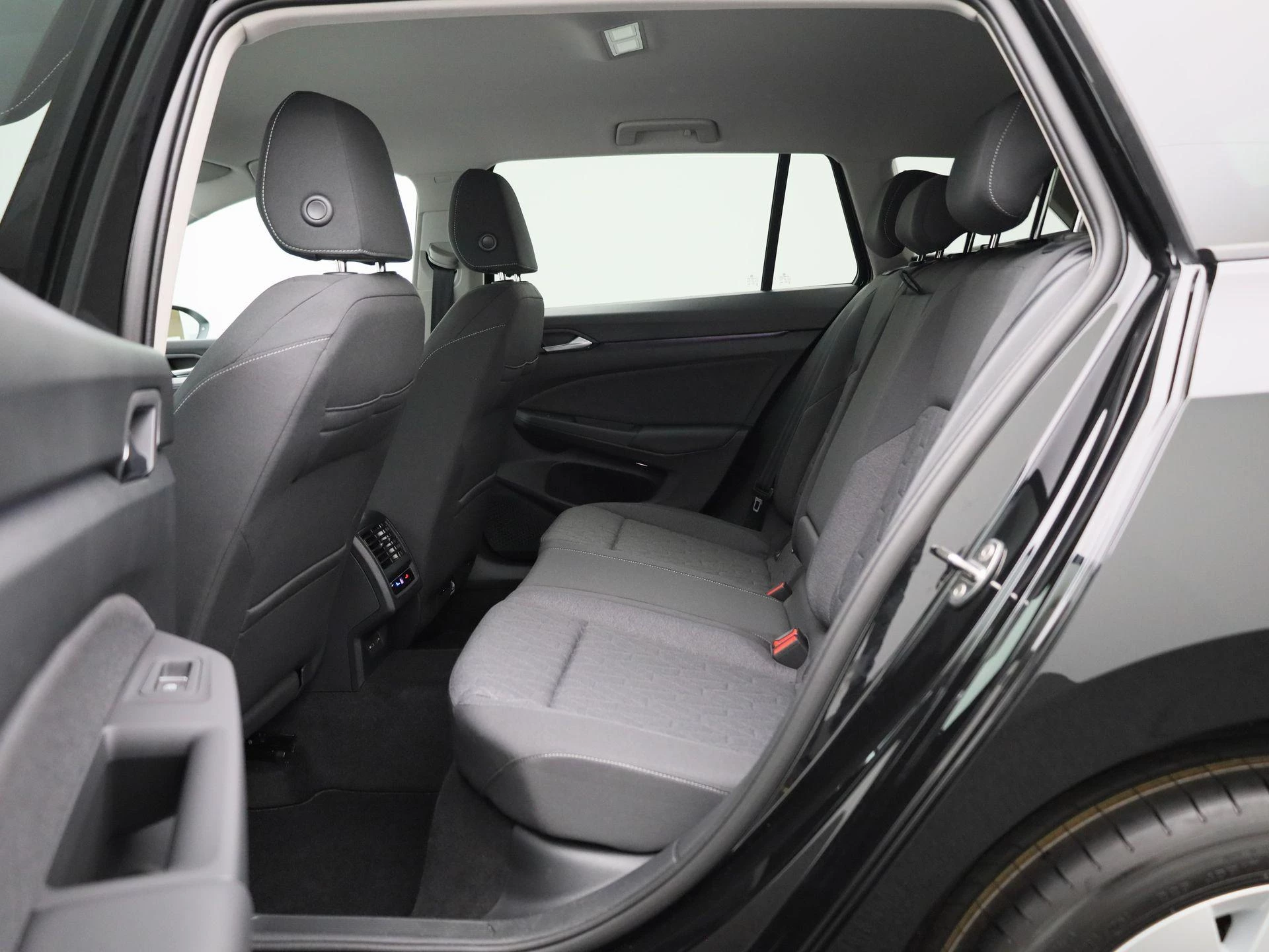 Volkswagen-Golf-image-11