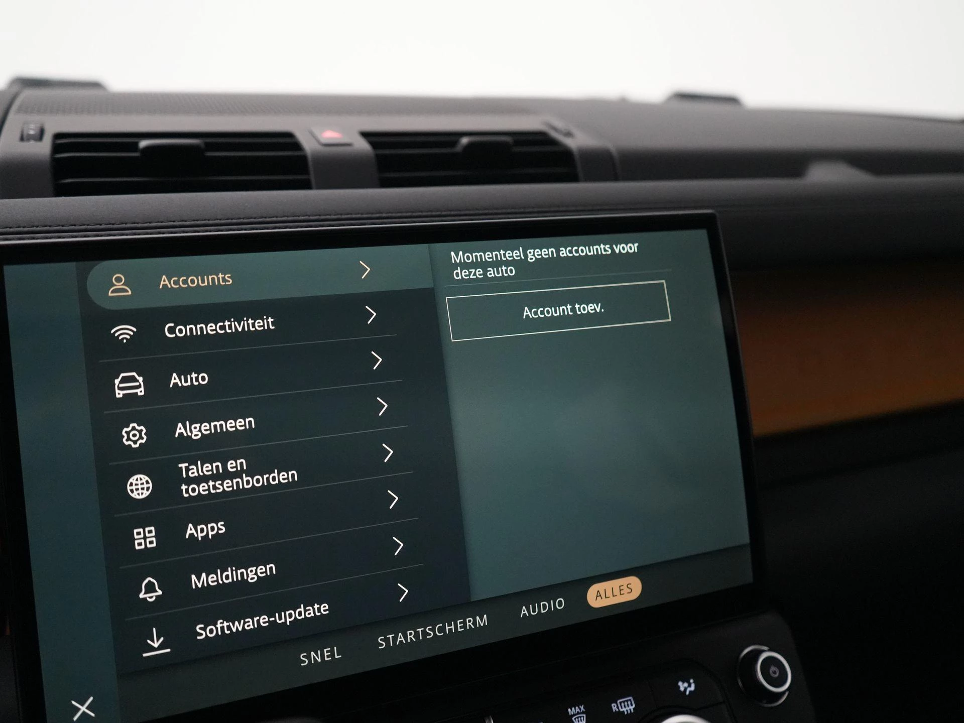 Land Rover-Defender-image-20