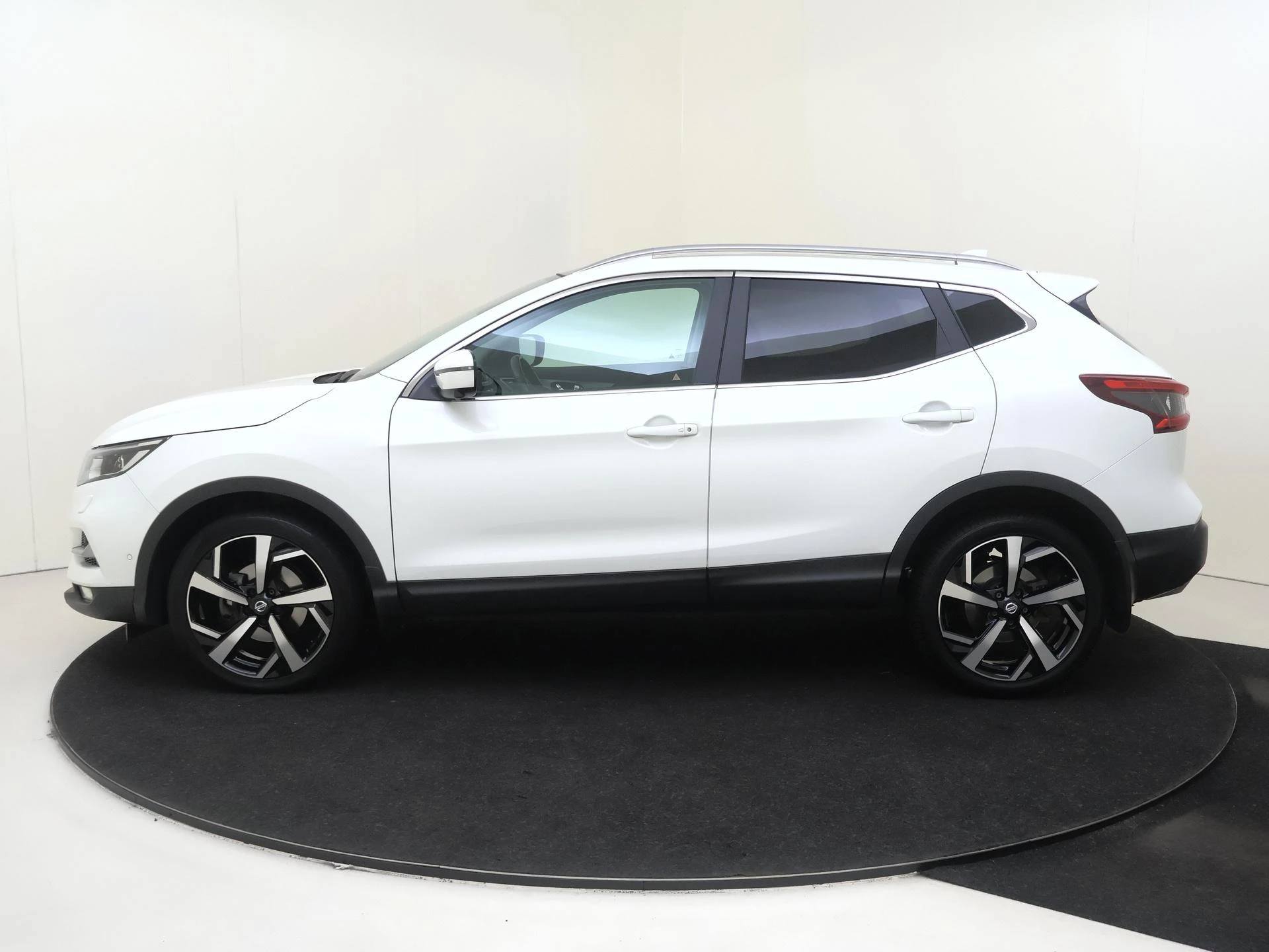 Nissan-QASHQAI-image-7