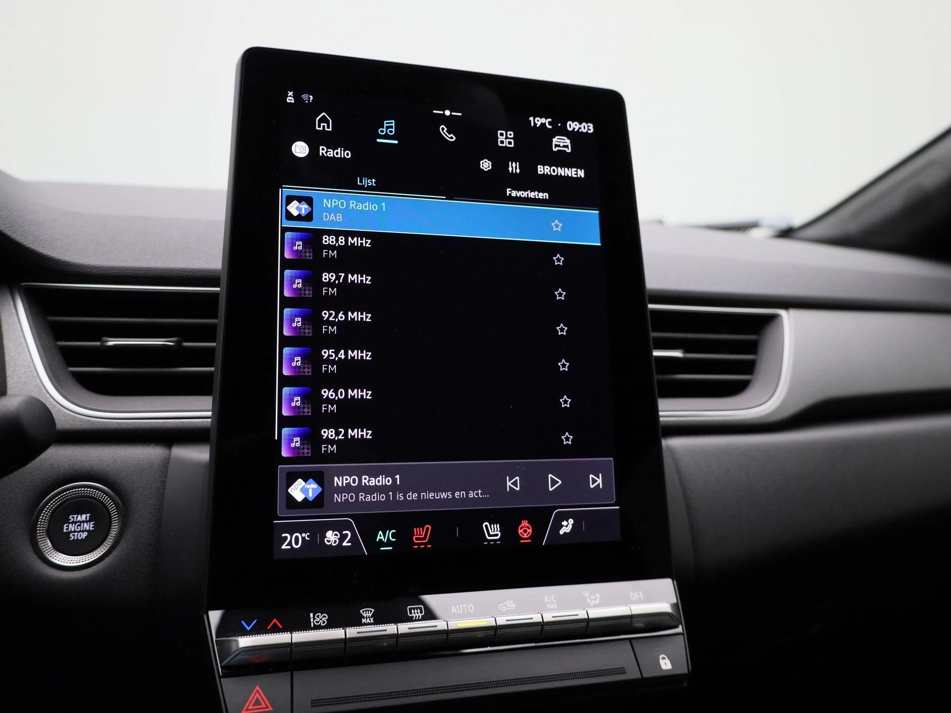 Renault-Captur-image-16