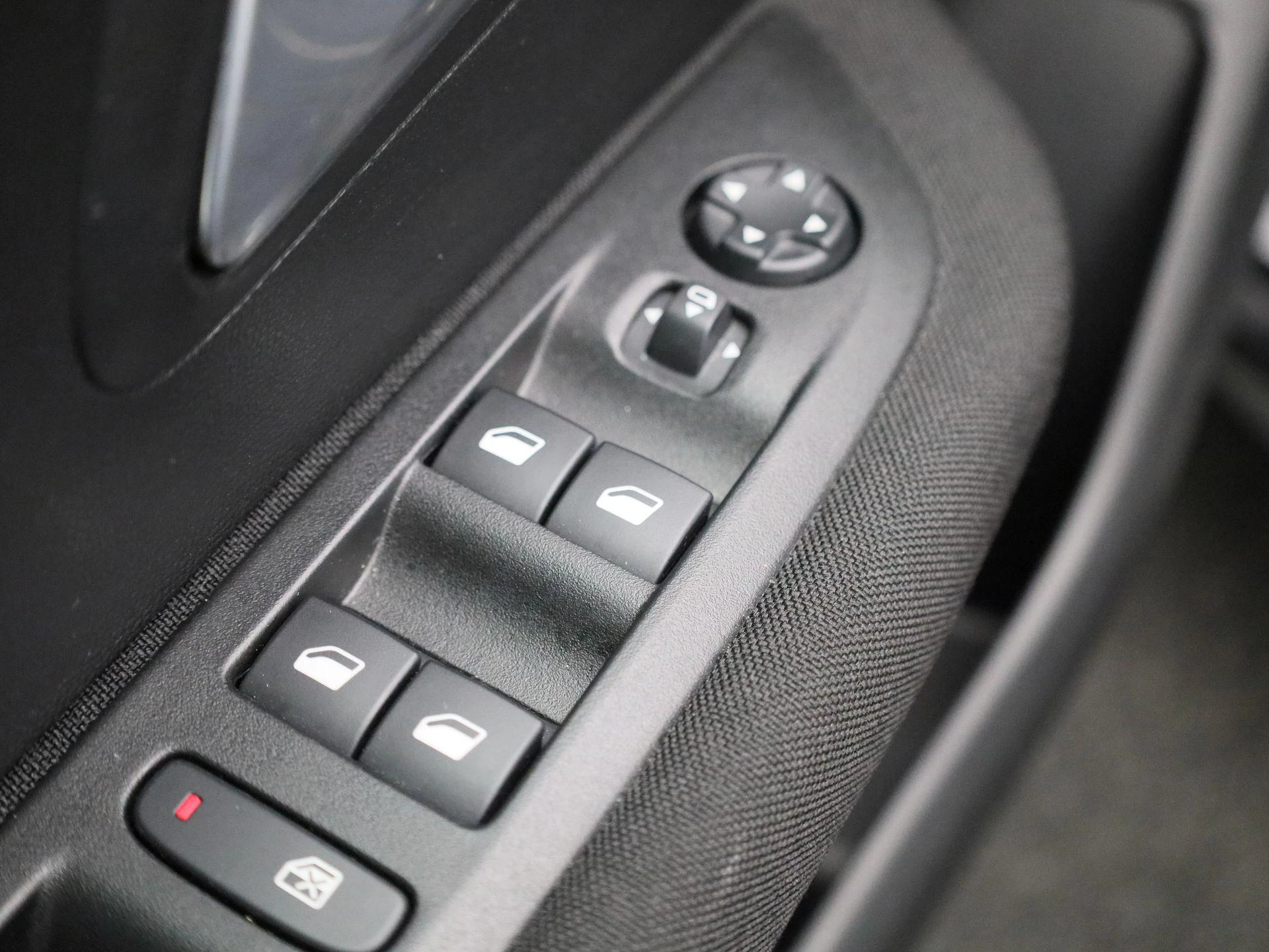 Peugeot-208-image-23