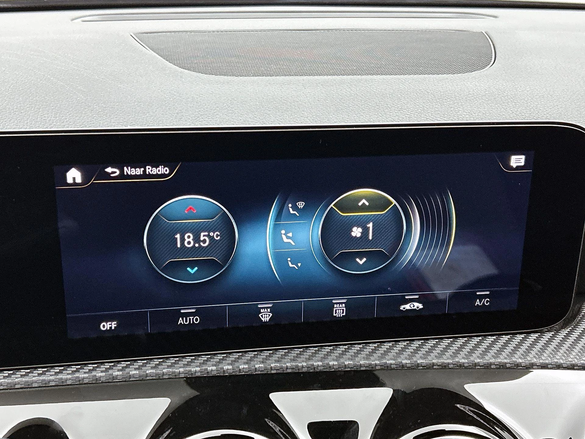 Mercedes-Benz-CLA-image-23