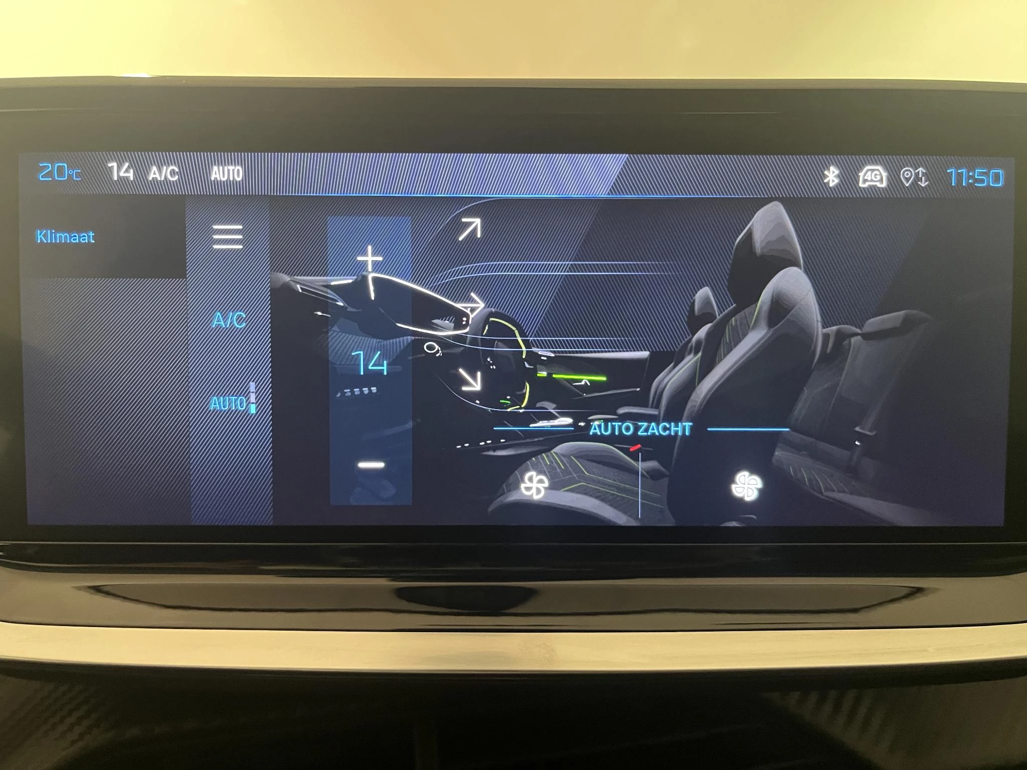 Peugeot-208-image-12