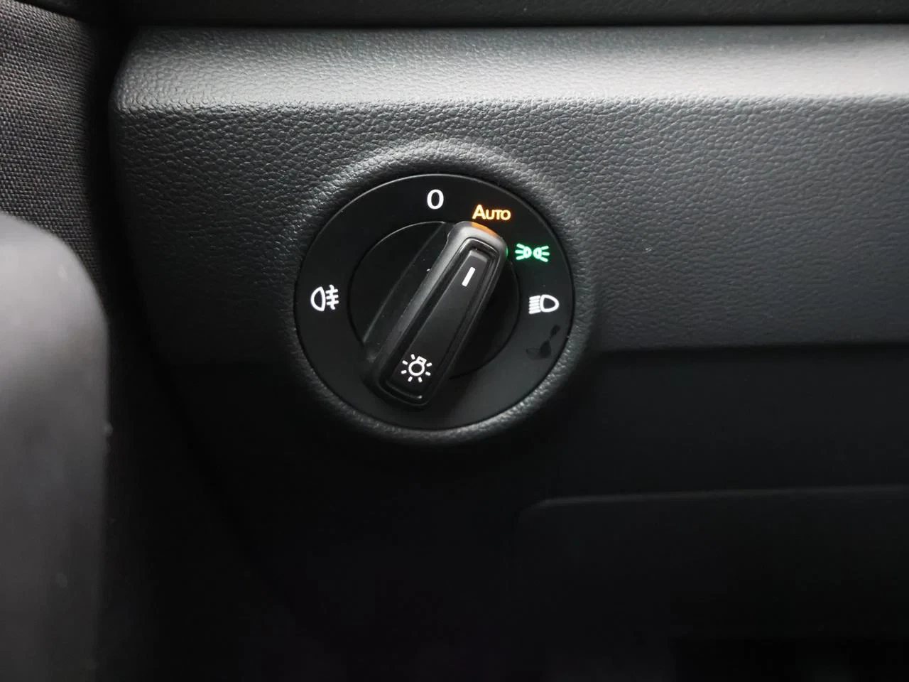 Volkswagen-T-Roc-image-23