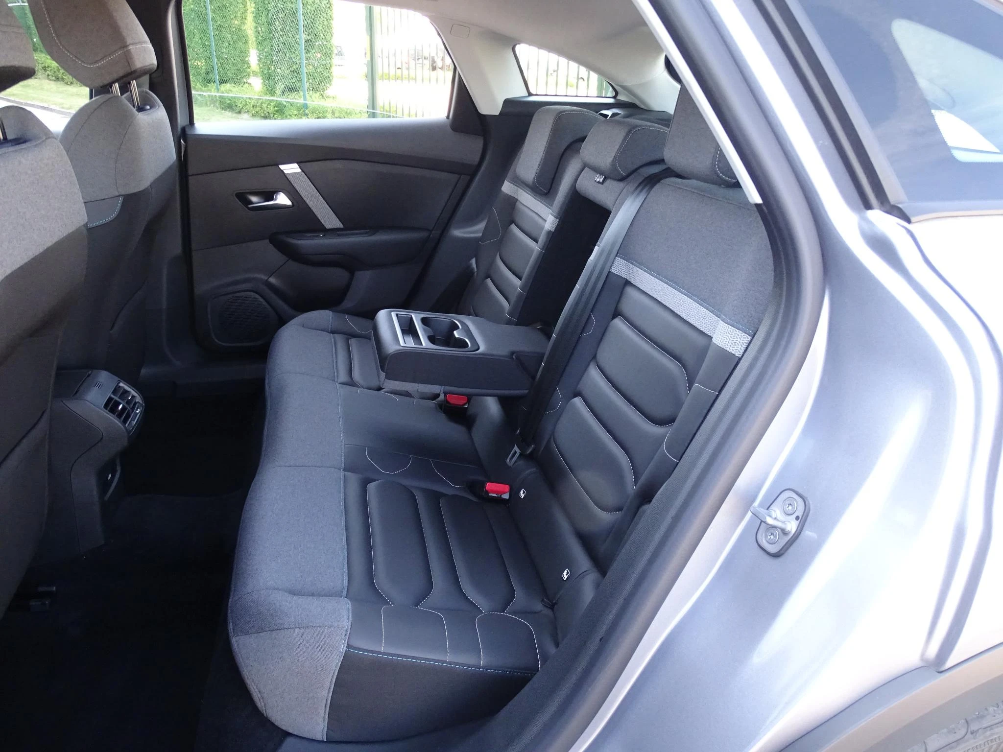 Citroën C4 1.2 Hybride 136 ë-DCS6 BUSINESS EDITION
