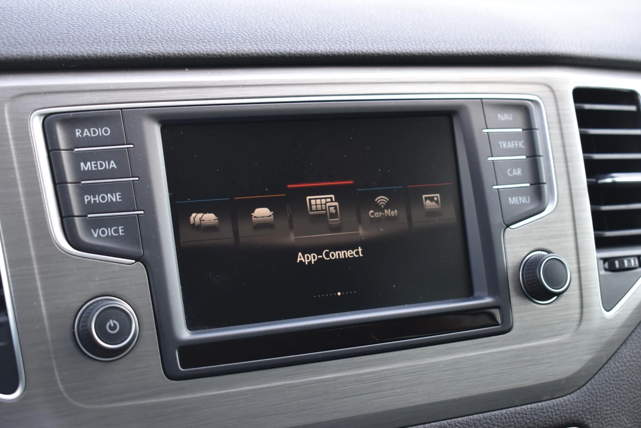 Volkswagen-Golf Sportsvan-image-33