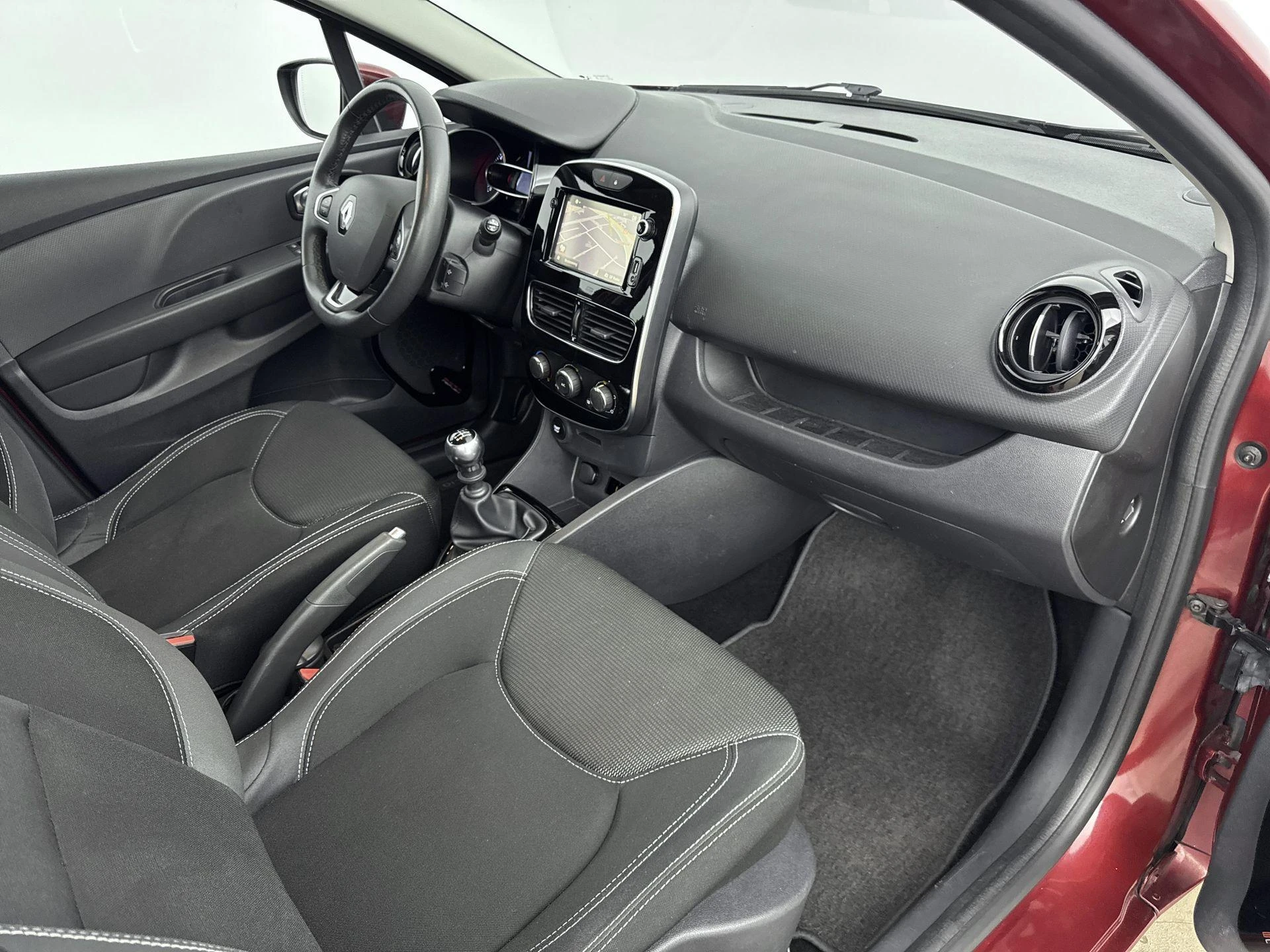 Renault-Clio-image-15