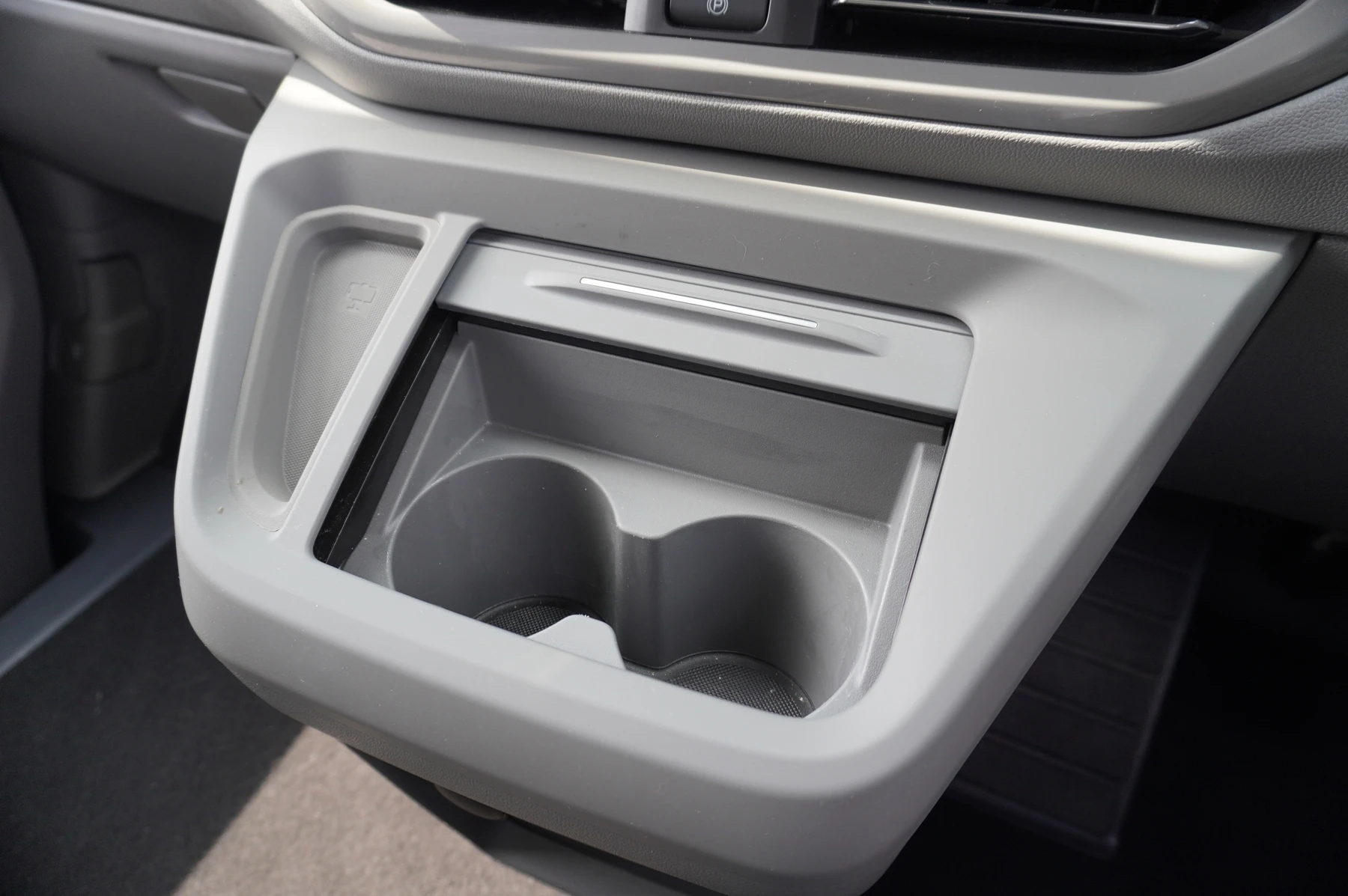 Volkswagen-Transporter-image-45