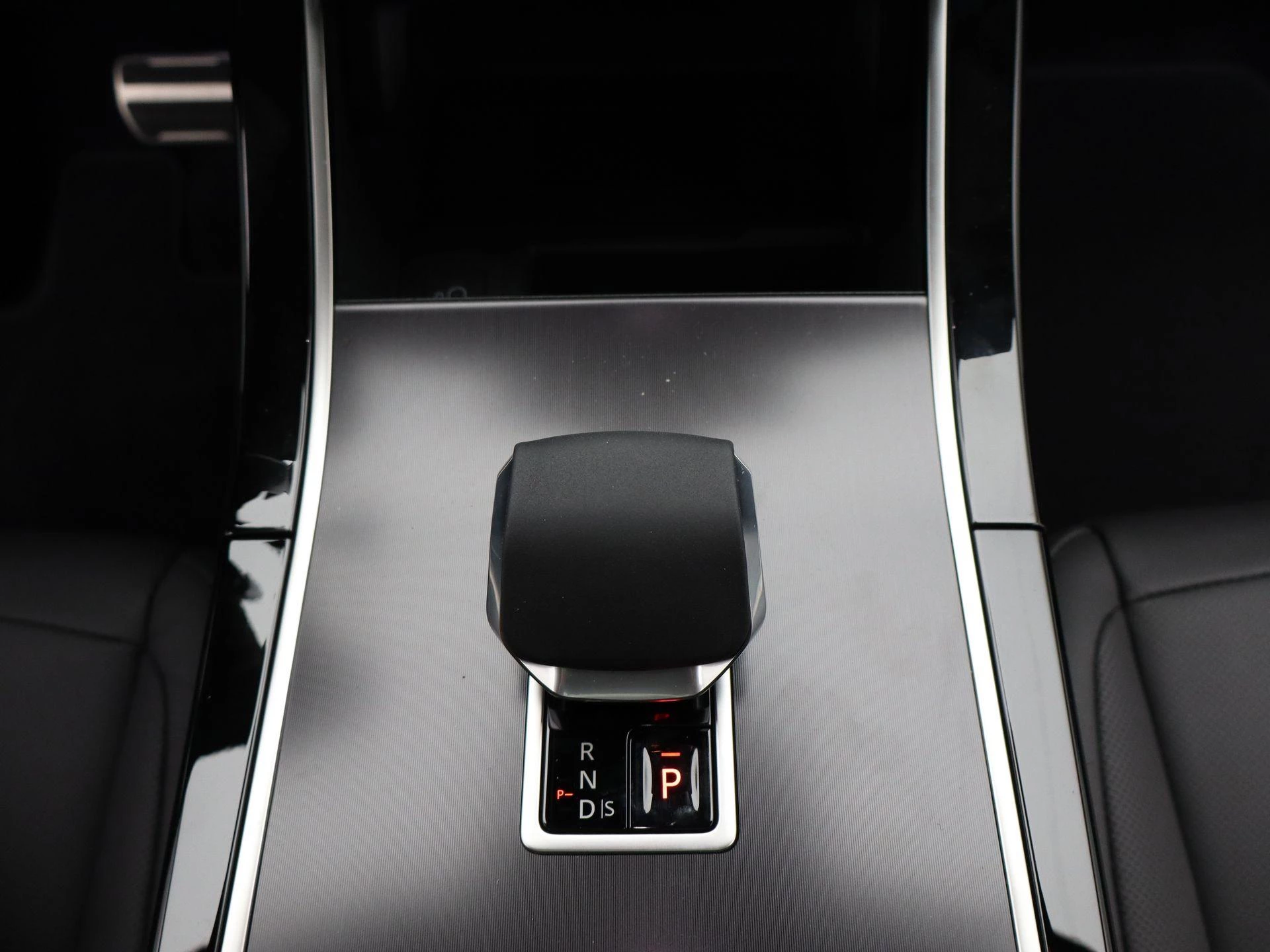 Land Rover-Range Rover Evoque-image-9