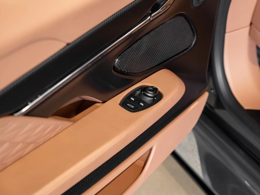 Aston Martin DB12 Coupe Aston Martin Hamburg
