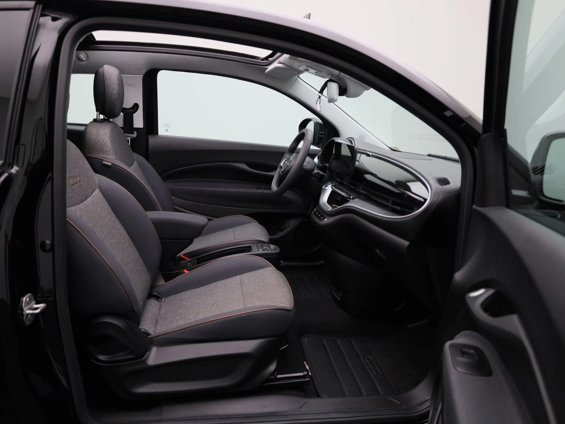 Fiat-500e-image-40