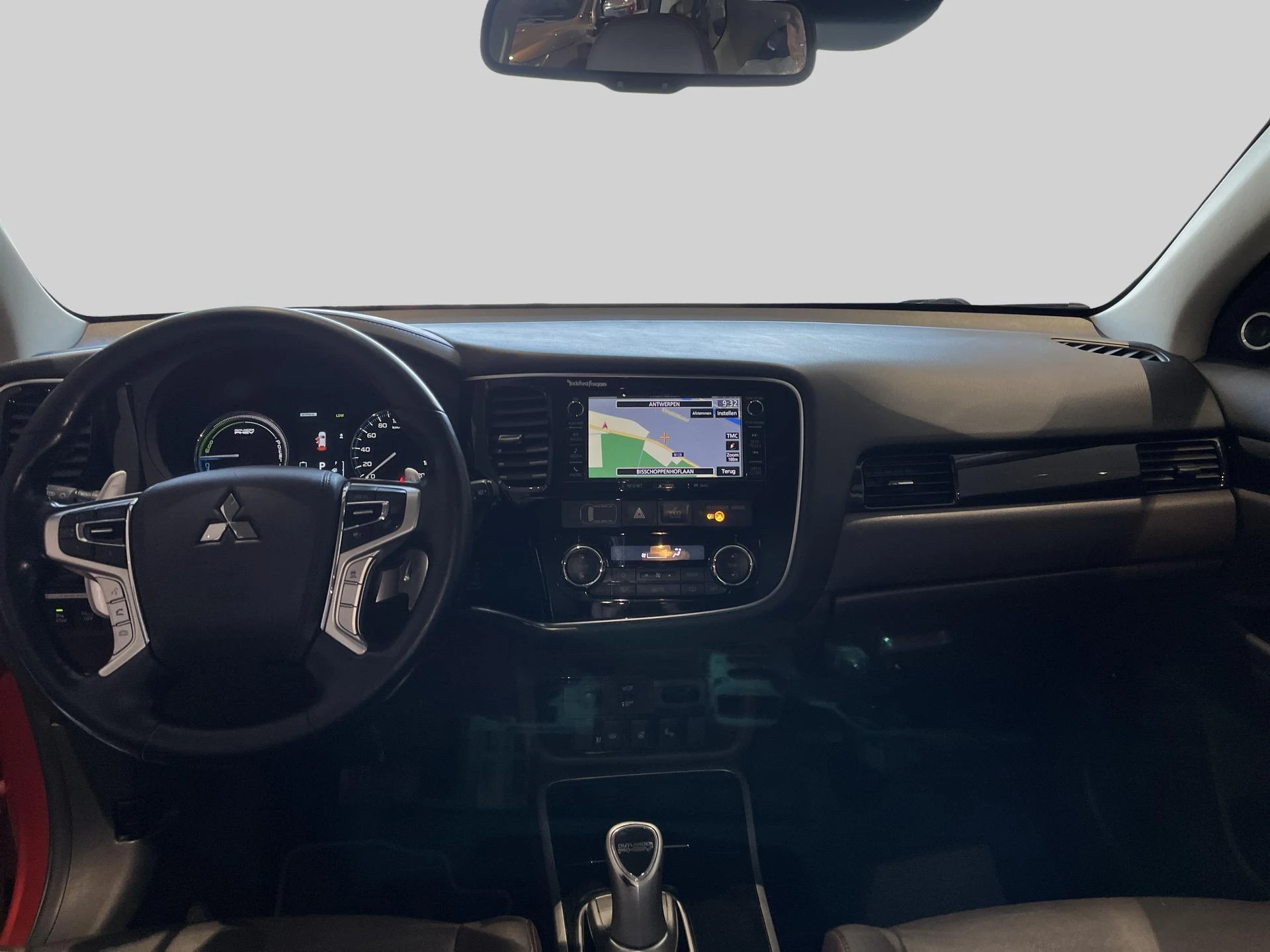 Mitsubishi-Outlander-image-12