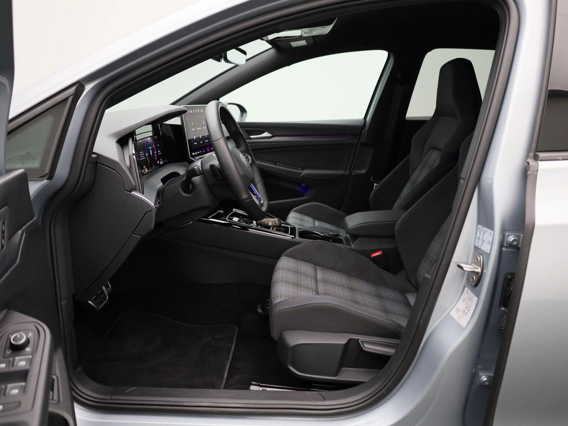 Volkswagen-Golf-image-8