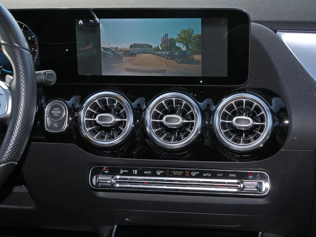 Mercedes-Benz-GLA 200-image-11