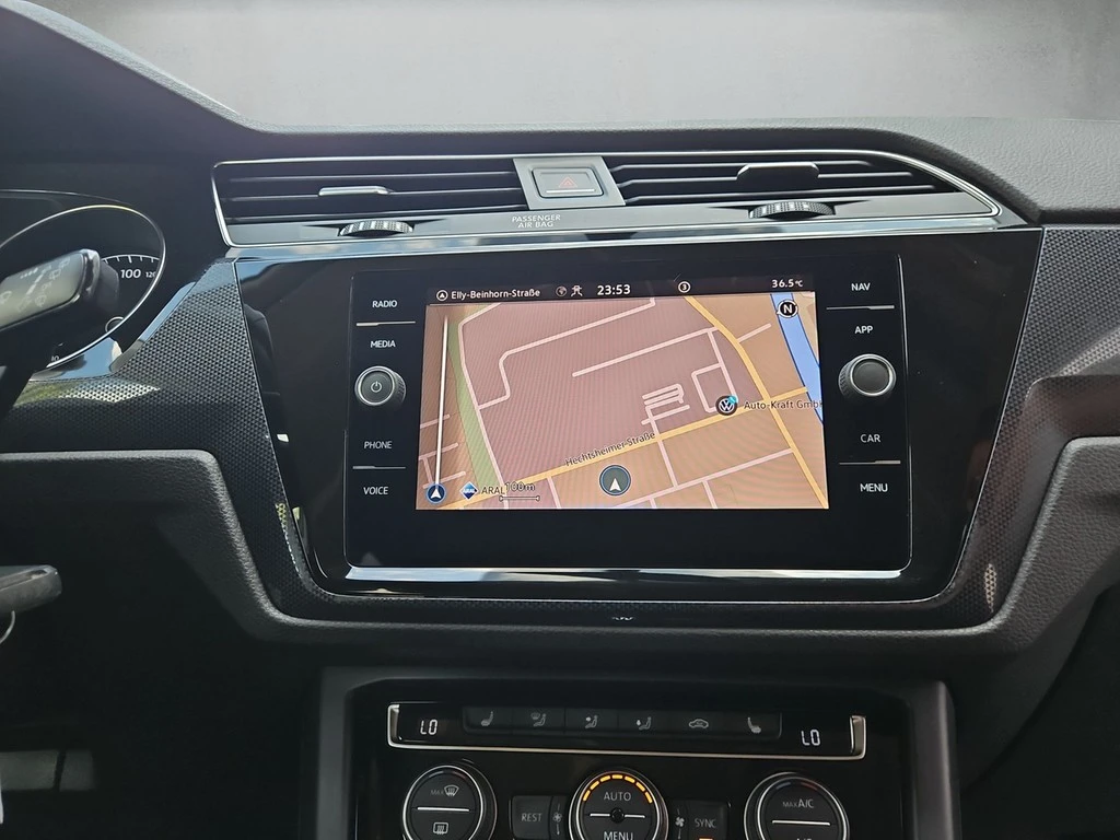 Volkswagen-Touran-image-9