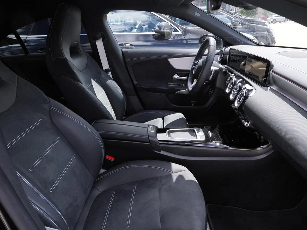 Mercedes-Benz-CLA 200 d-image-12