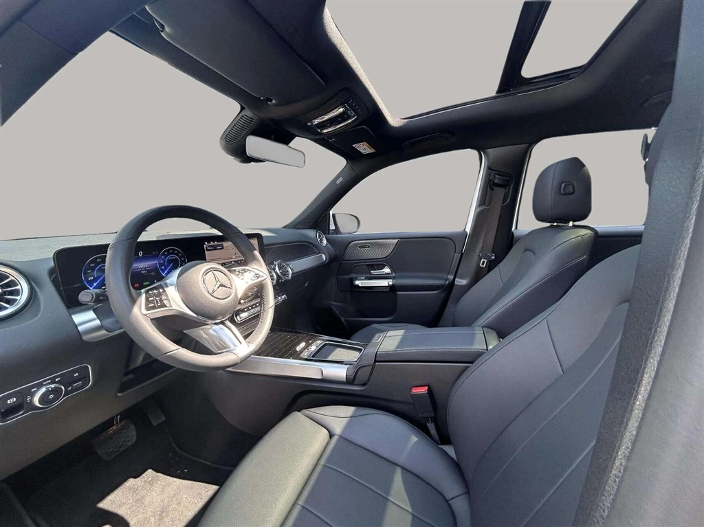 Mercedes-Benz-EQB-image-9