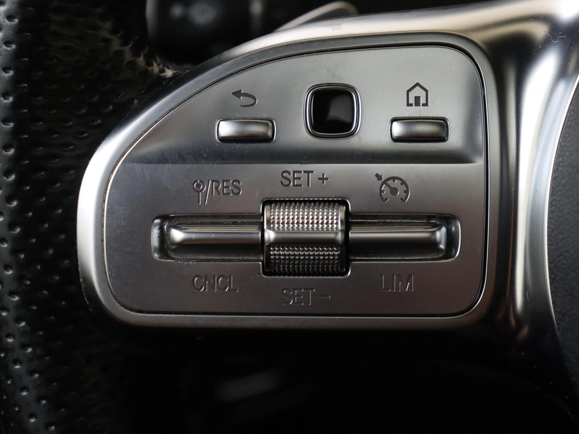 Mercedes-Benz-GLC-image-11