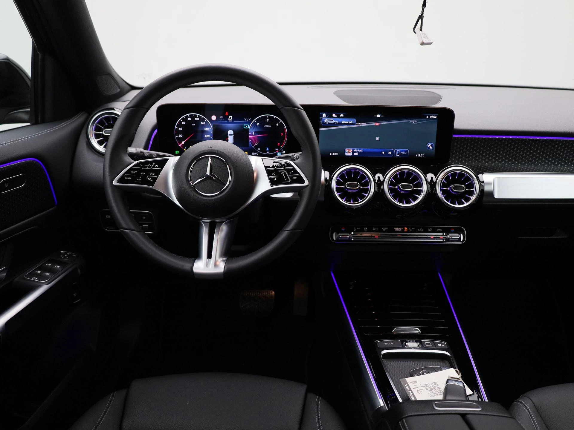 Mercedes-Benz-GLB-image-6