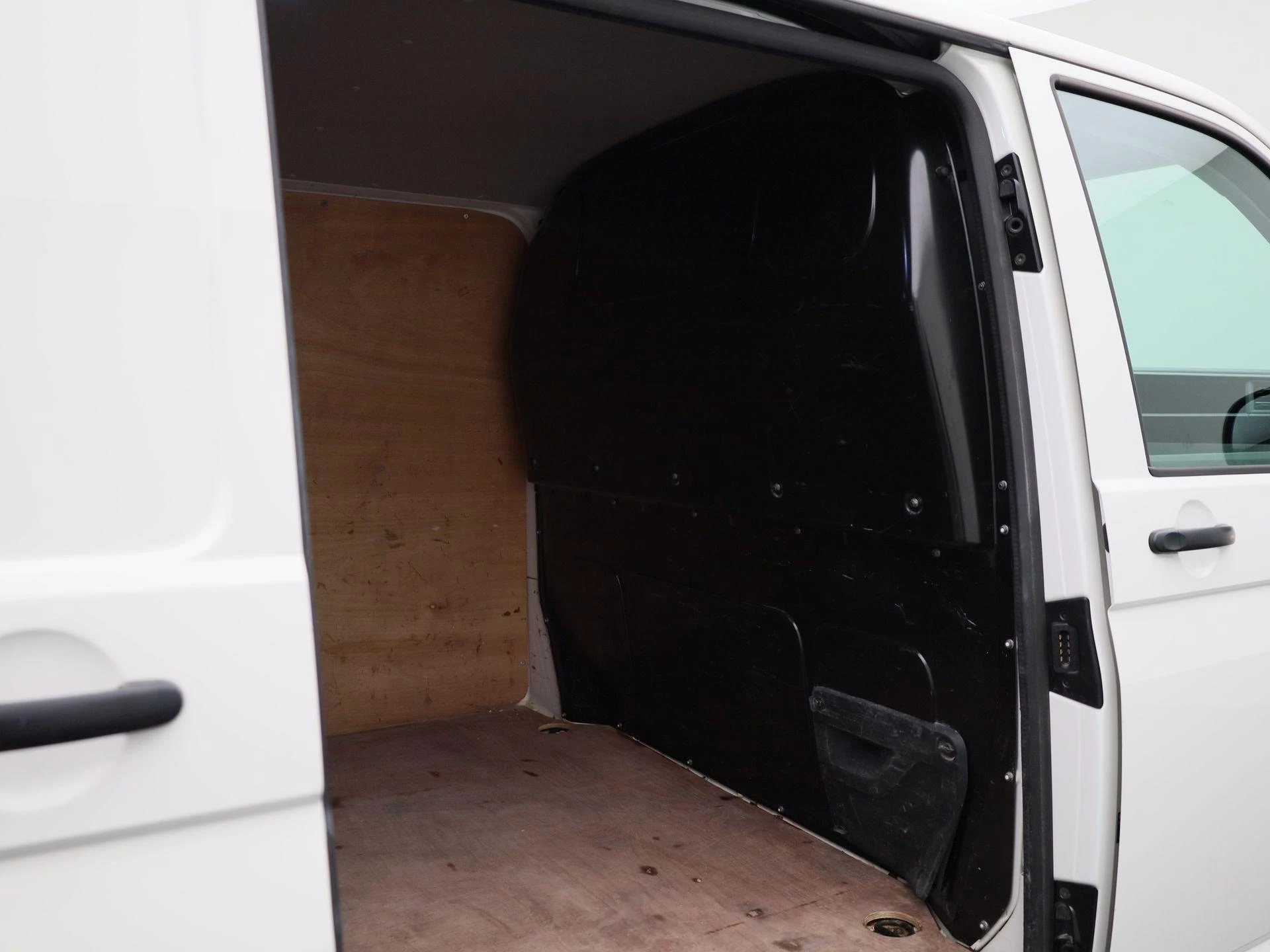 Volkswagen Transporter 2.0 TDI L1H1 110PK