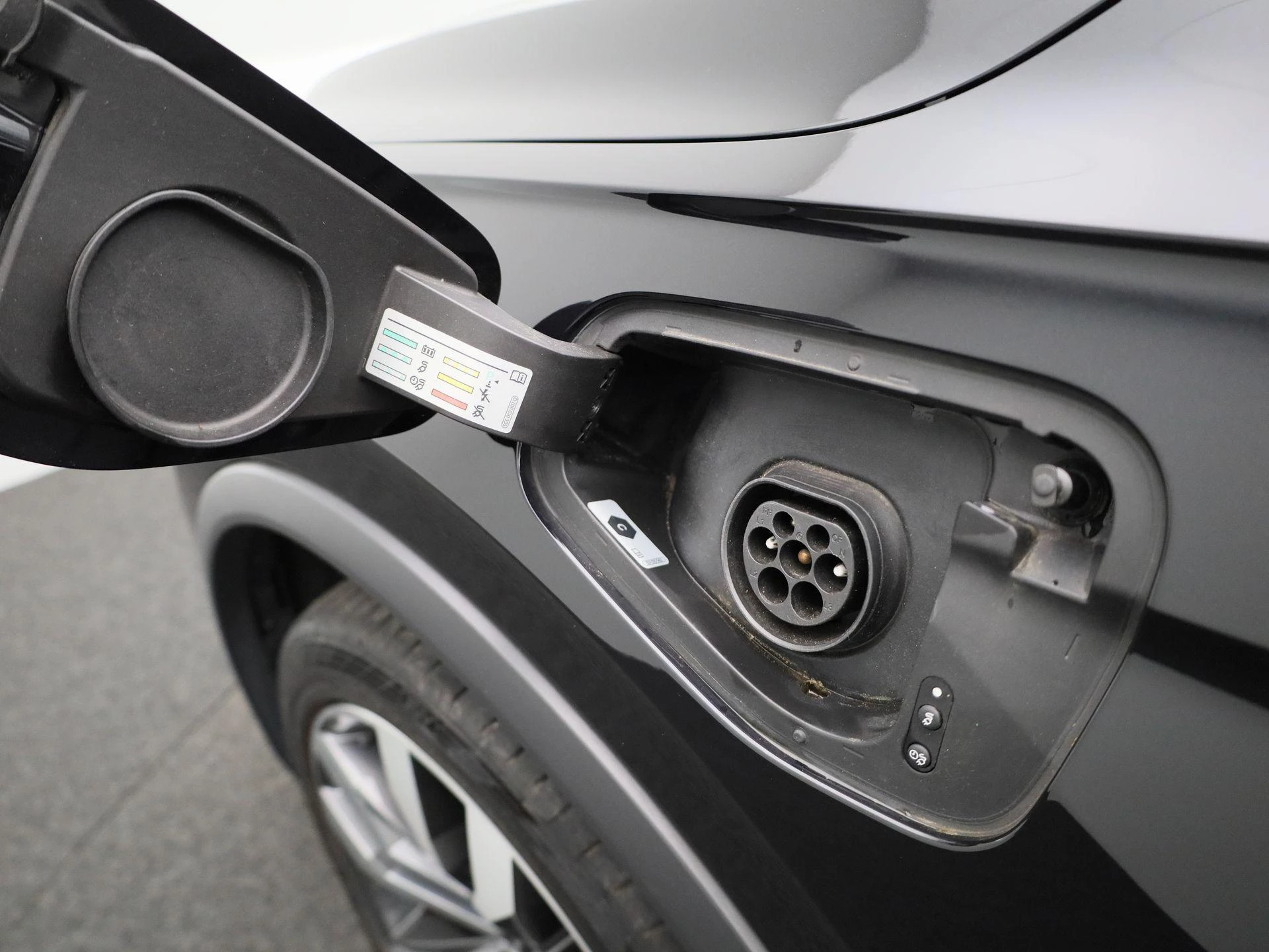 Volkswagen-Tiguan-image-16