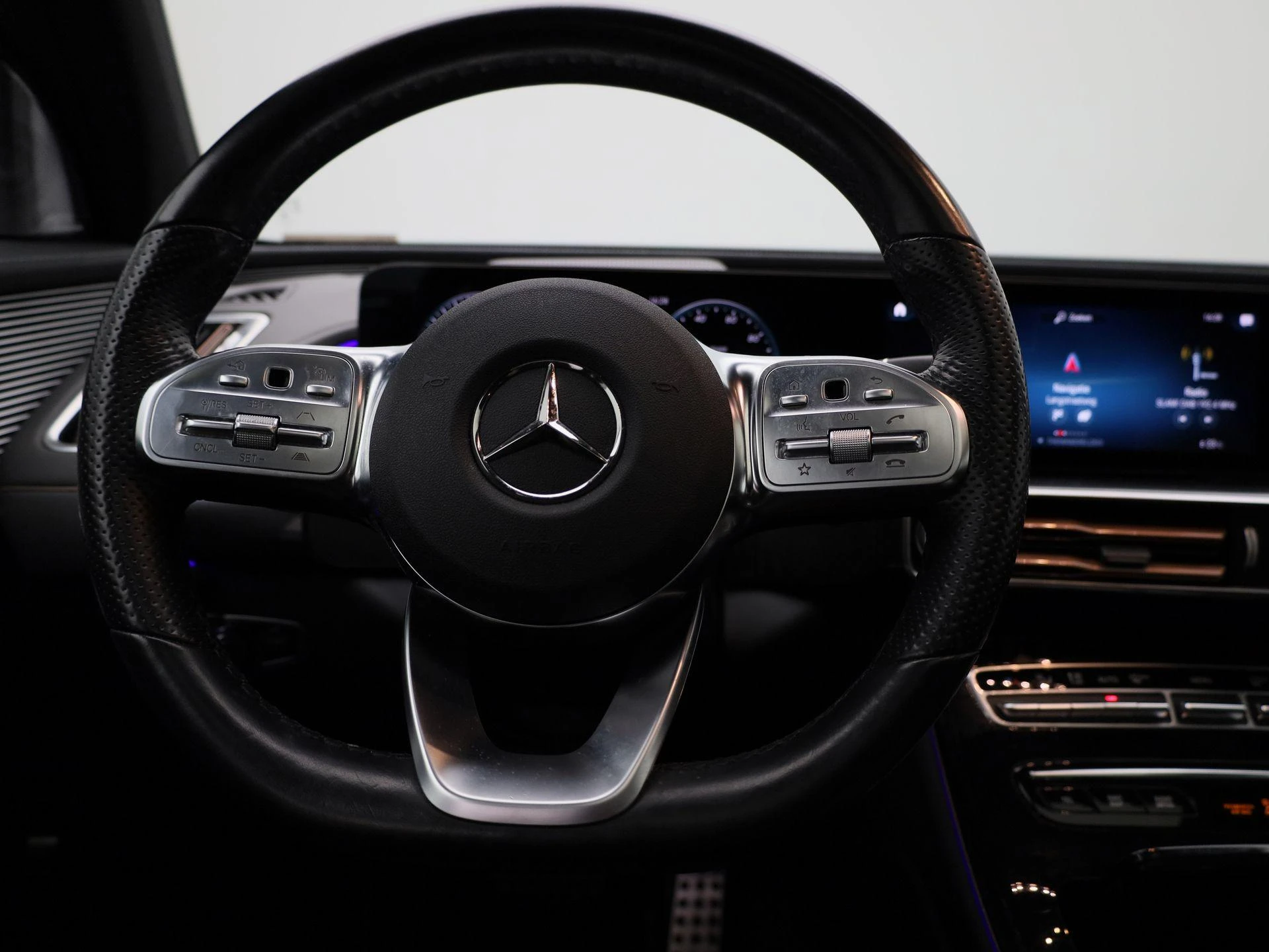 Mercedes-Benz-EQC-image-6