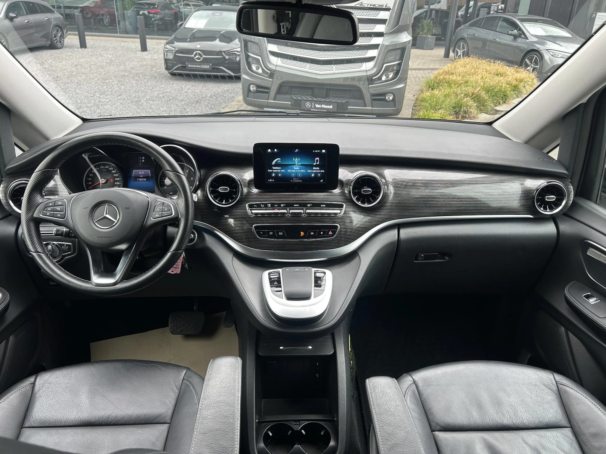 Mercedes-Benz-V-Klasse-image-5