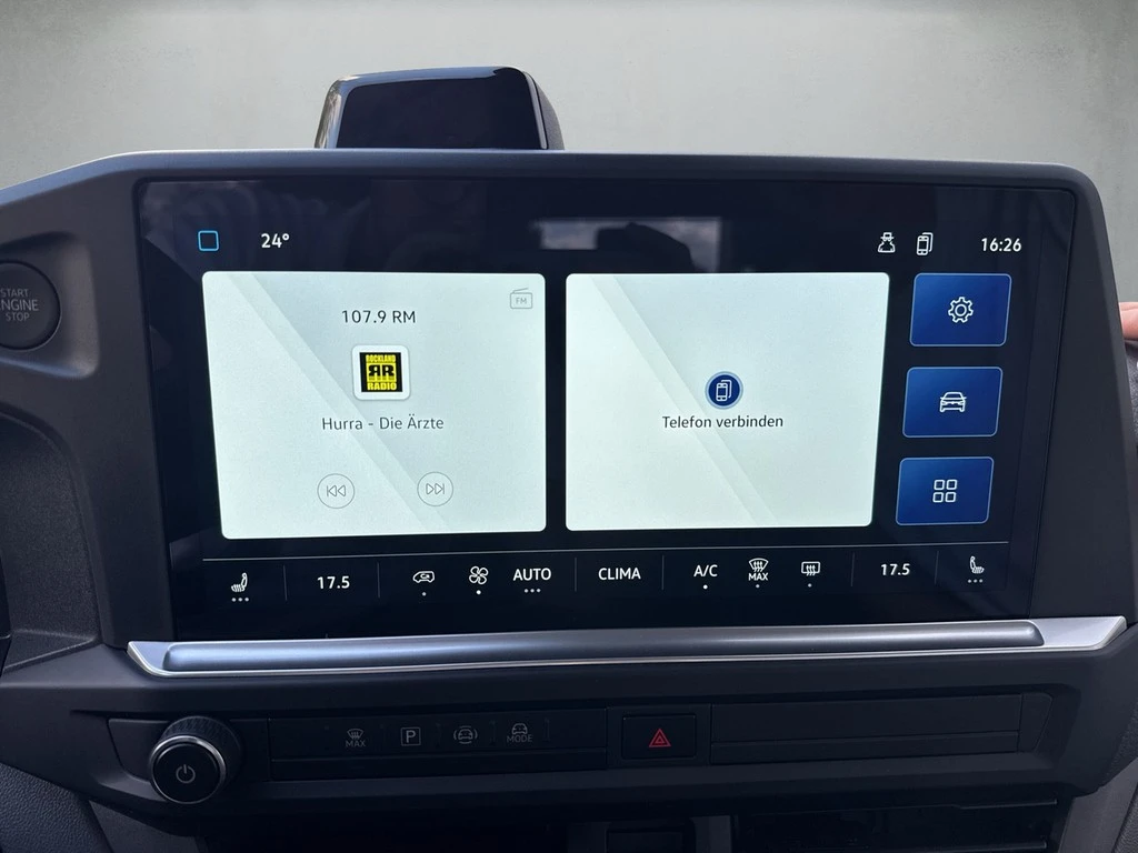 Volkswagen-Caravelle-image-9