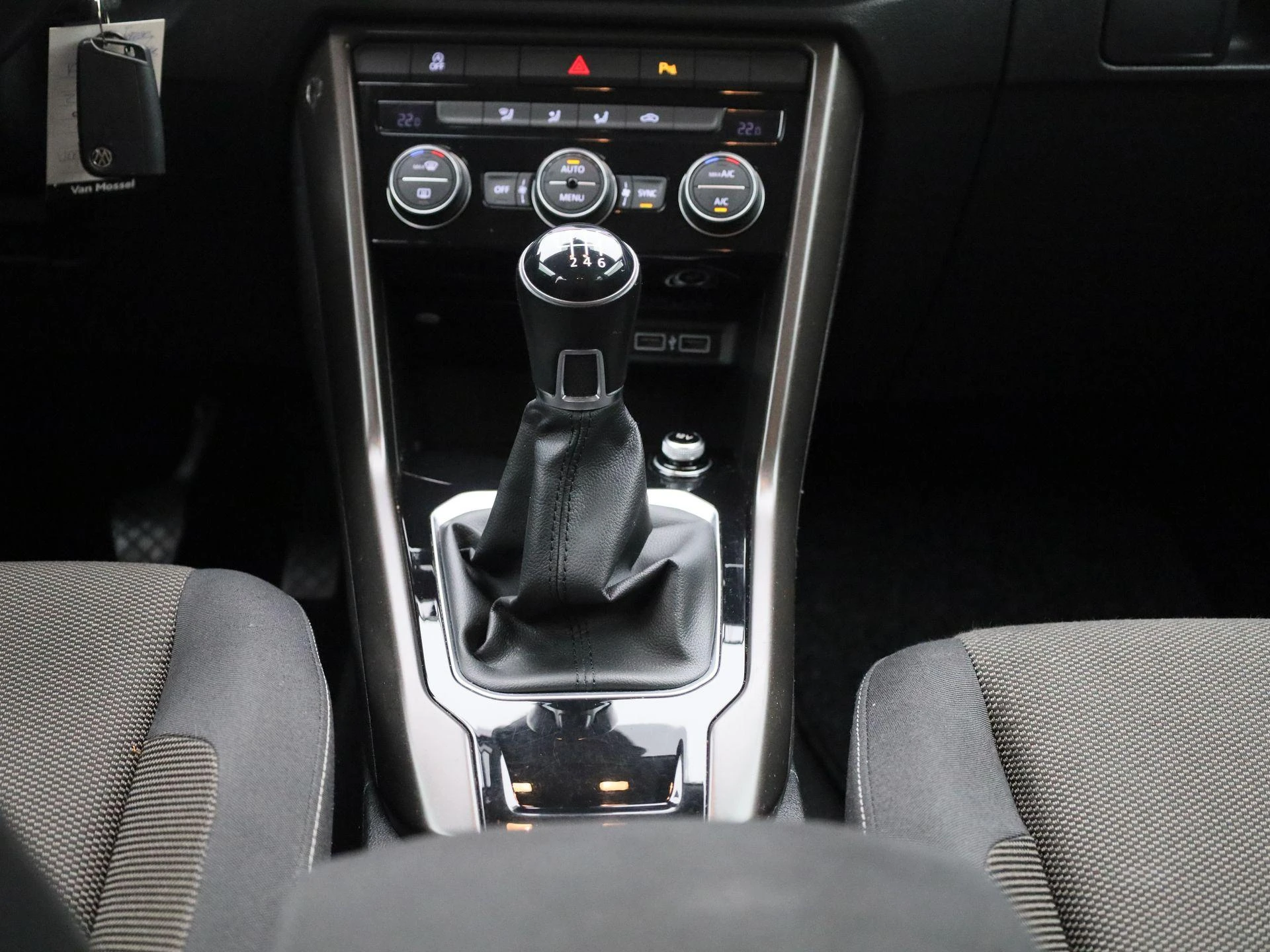 Volkswagen-T-Roc-image-9