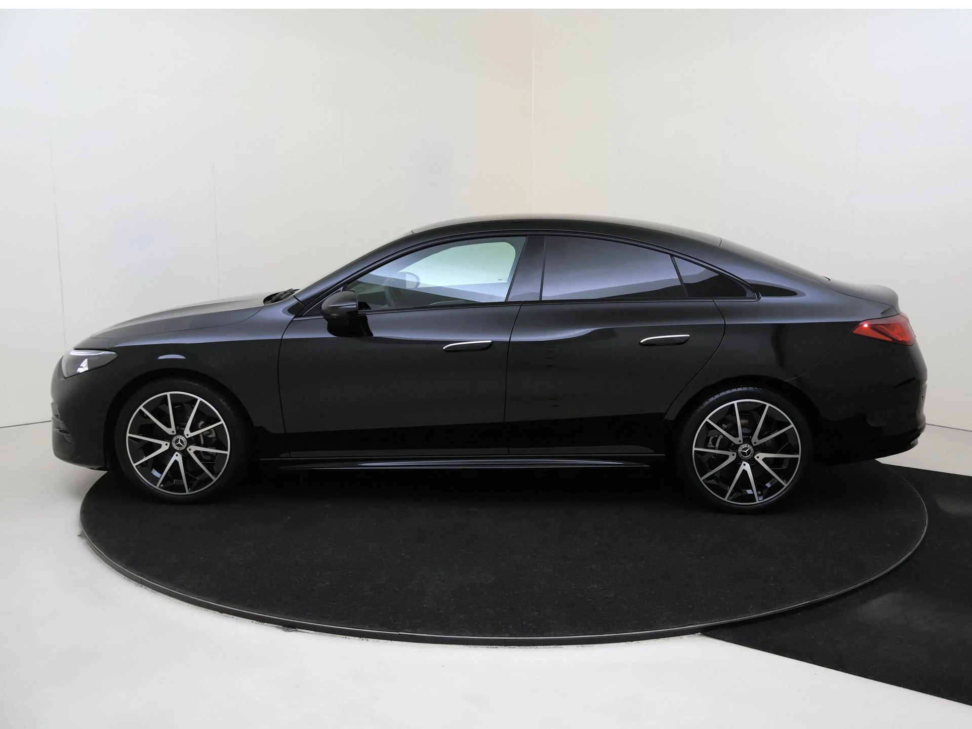 Mercedes-Benz-CLA-image-7
